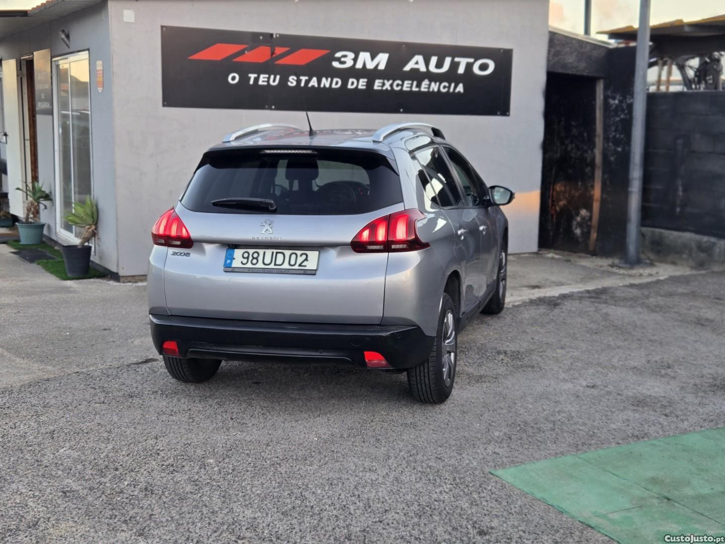 Peugeot 2008 1.2 PureTech Allure — photo 2