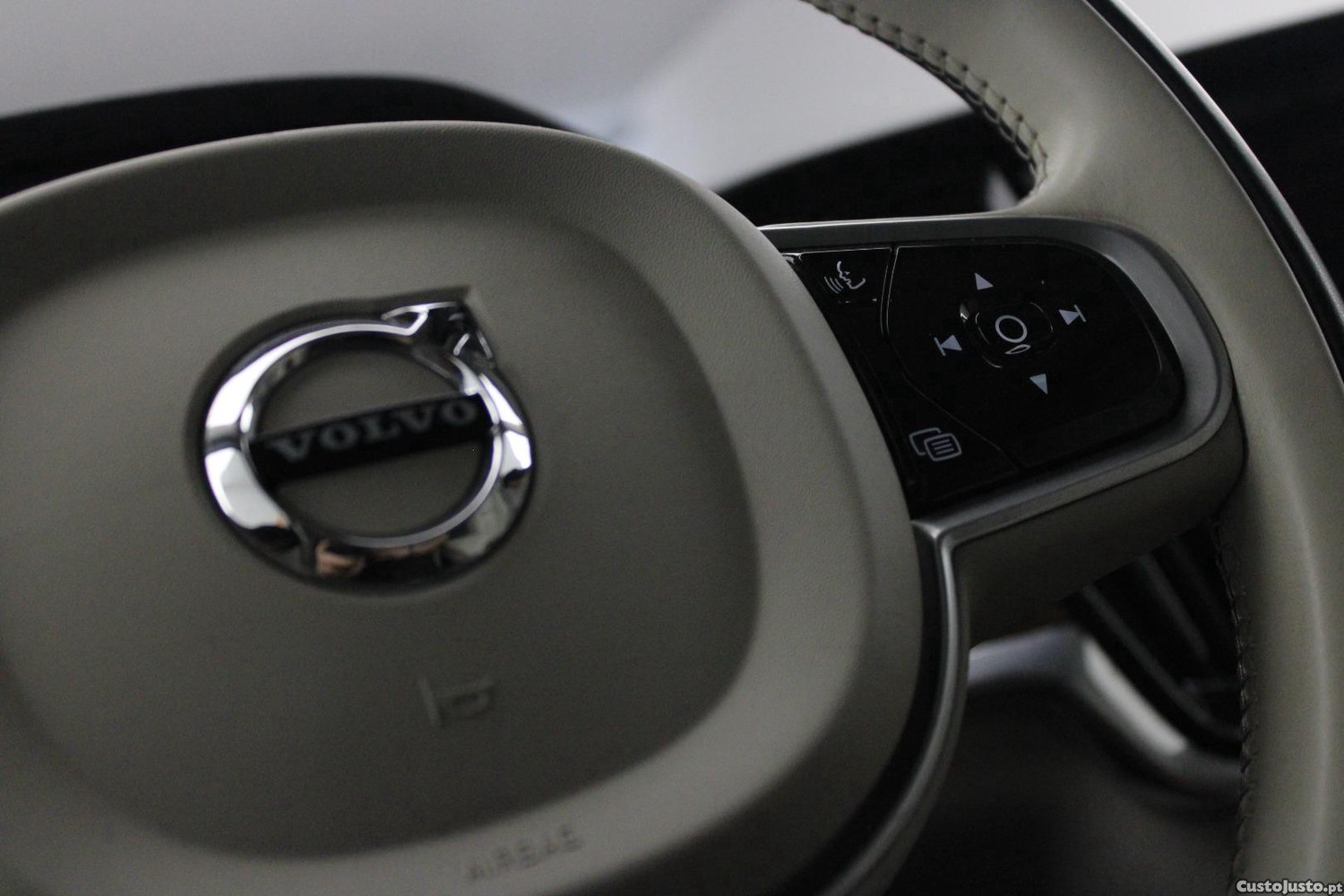 Volvo V90 2.0 B4 MOMENTUM PLUS GEARTRONIC — fotografia 37