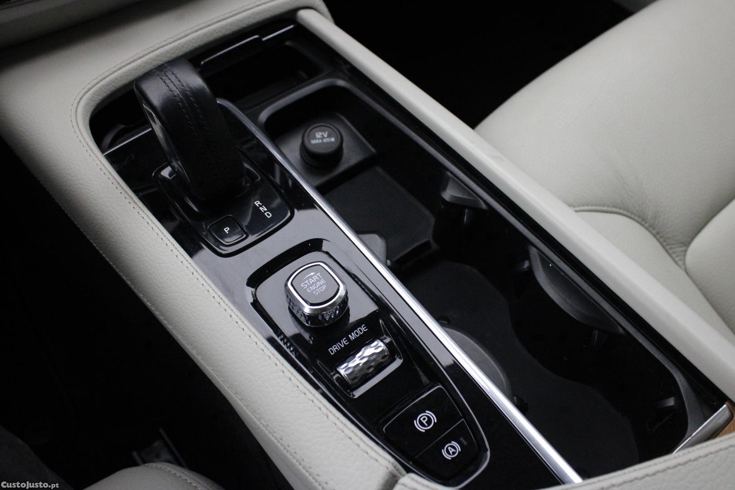 Volvo V90 2.0 B4 MOMENTUM PLUS GEARTRONIC — fotografia 27