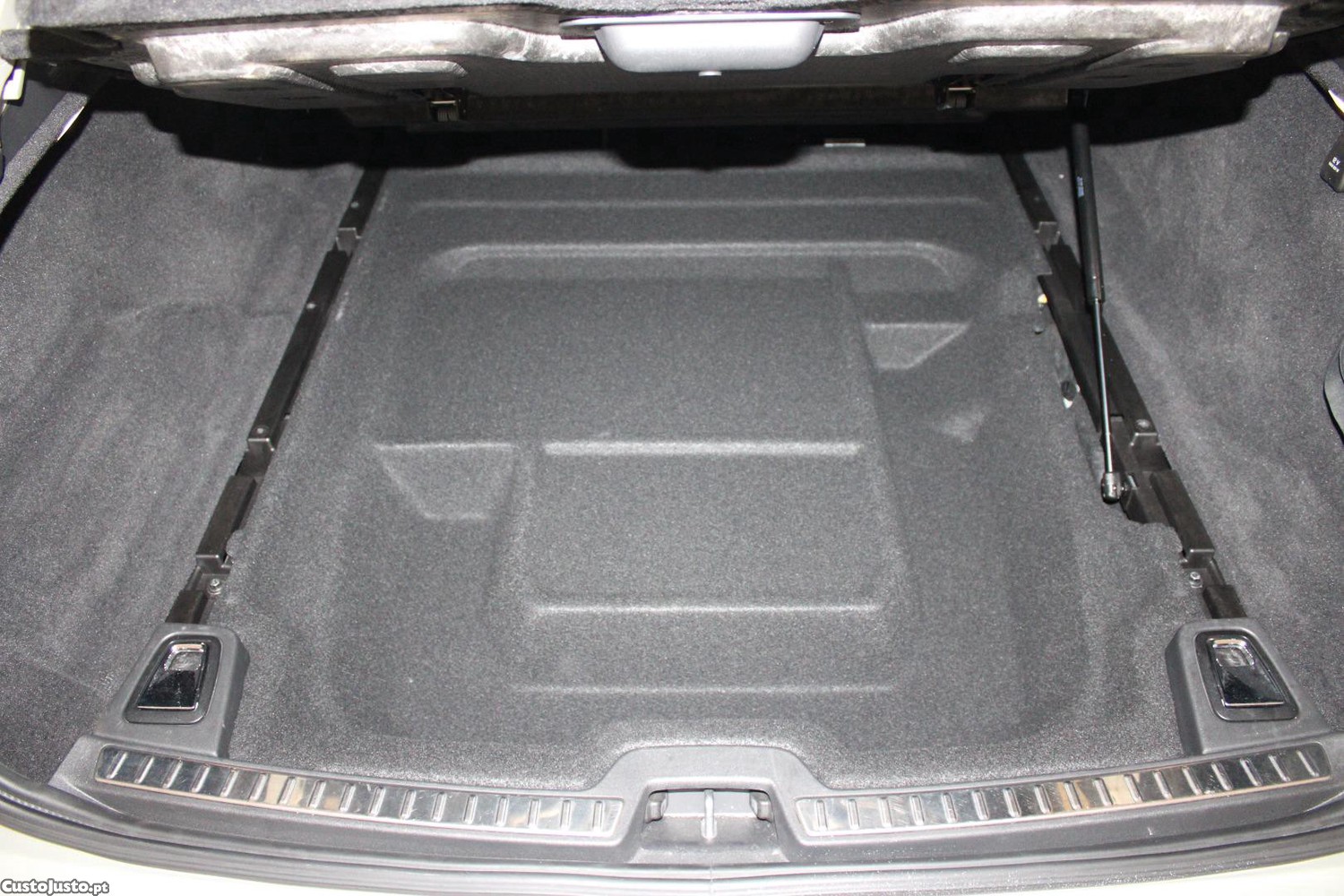 Volvo V90 2.0 B4 MOMENTUM PLUS GEARTRONIC — fotografia 12