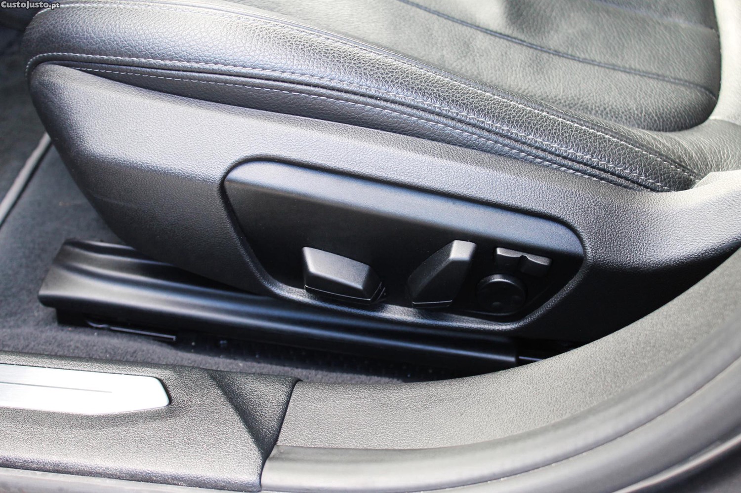 BMW 118 D 2.0 Sport Auto — fotografia 13