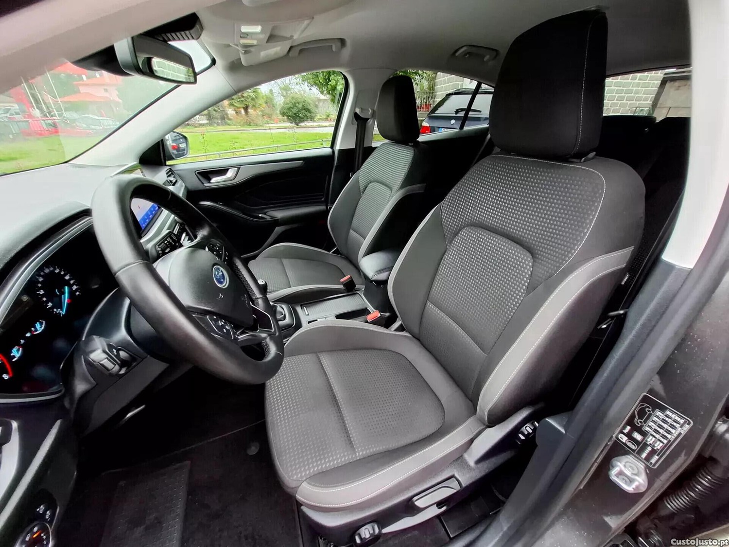 Ford Focus 1.0 EcoBoost MHEV Titanium — fotografia 2