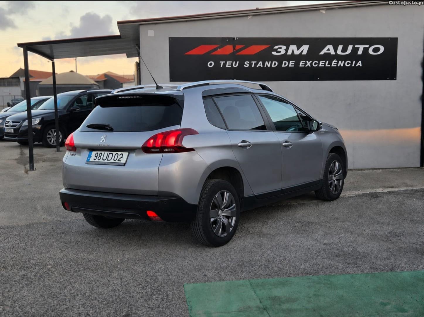 Peugeot 2008 1.2 PureTech Allure — photo 4