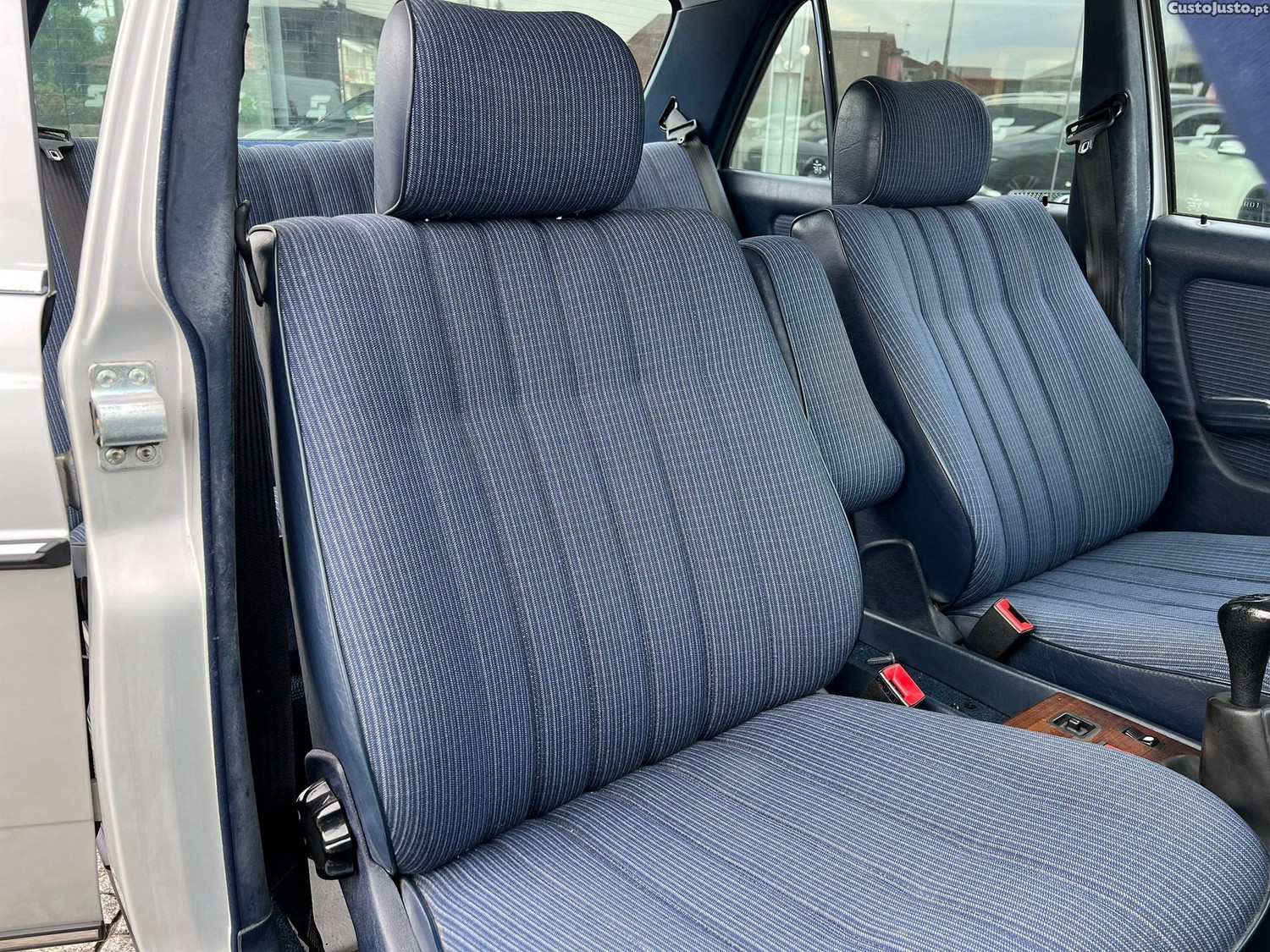 Mercedes-Benz 230 E — fotografia 11