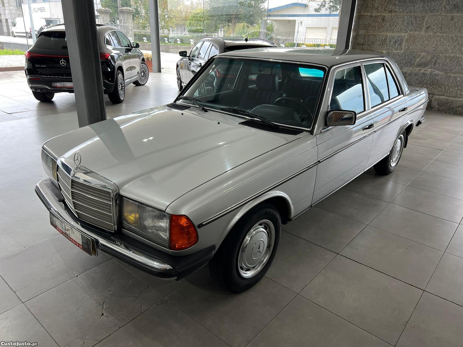 Mercedes-Benz 230 E — fotografia 20
