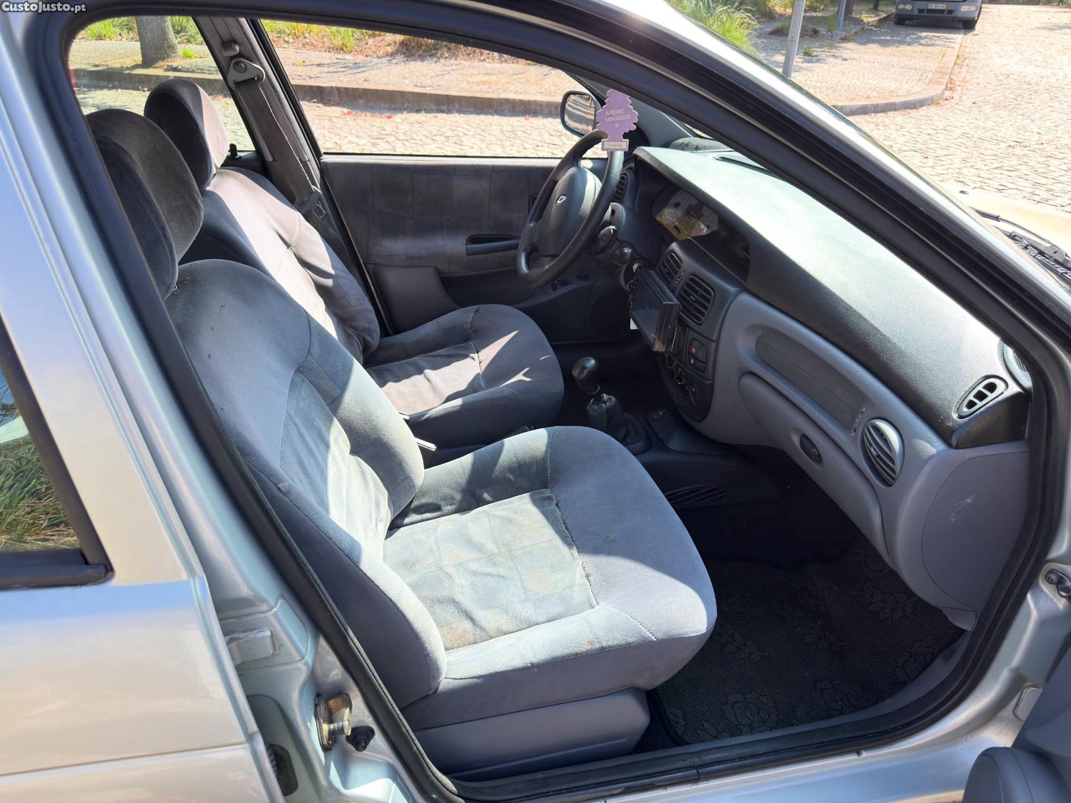 Renault Mégane 1.4 16V gasolina - 99 — photo 5