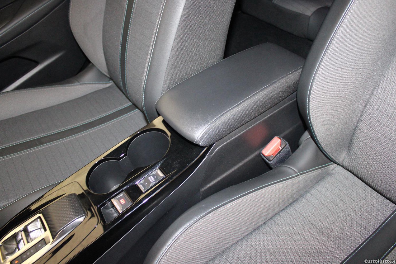 Peugeot e-2008 ALLURE PACK (AUTO) — fotografia 8
