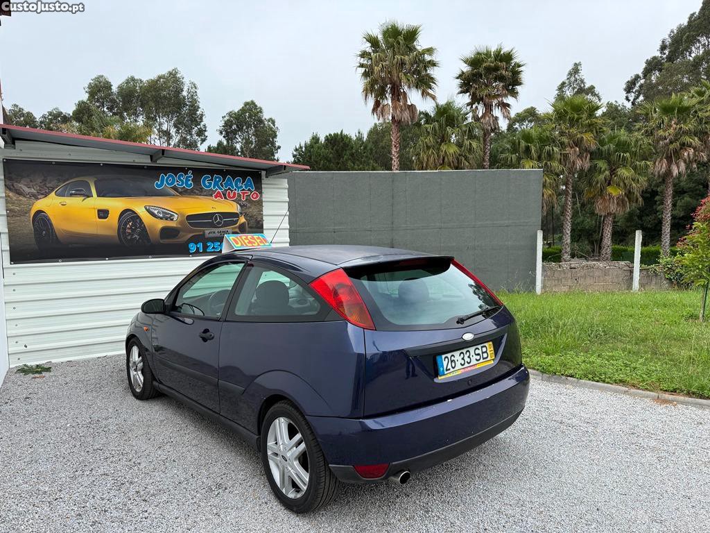 Ford Focus Trend 1.8TDDi 90cv 07/2001 - 01 — photo 4