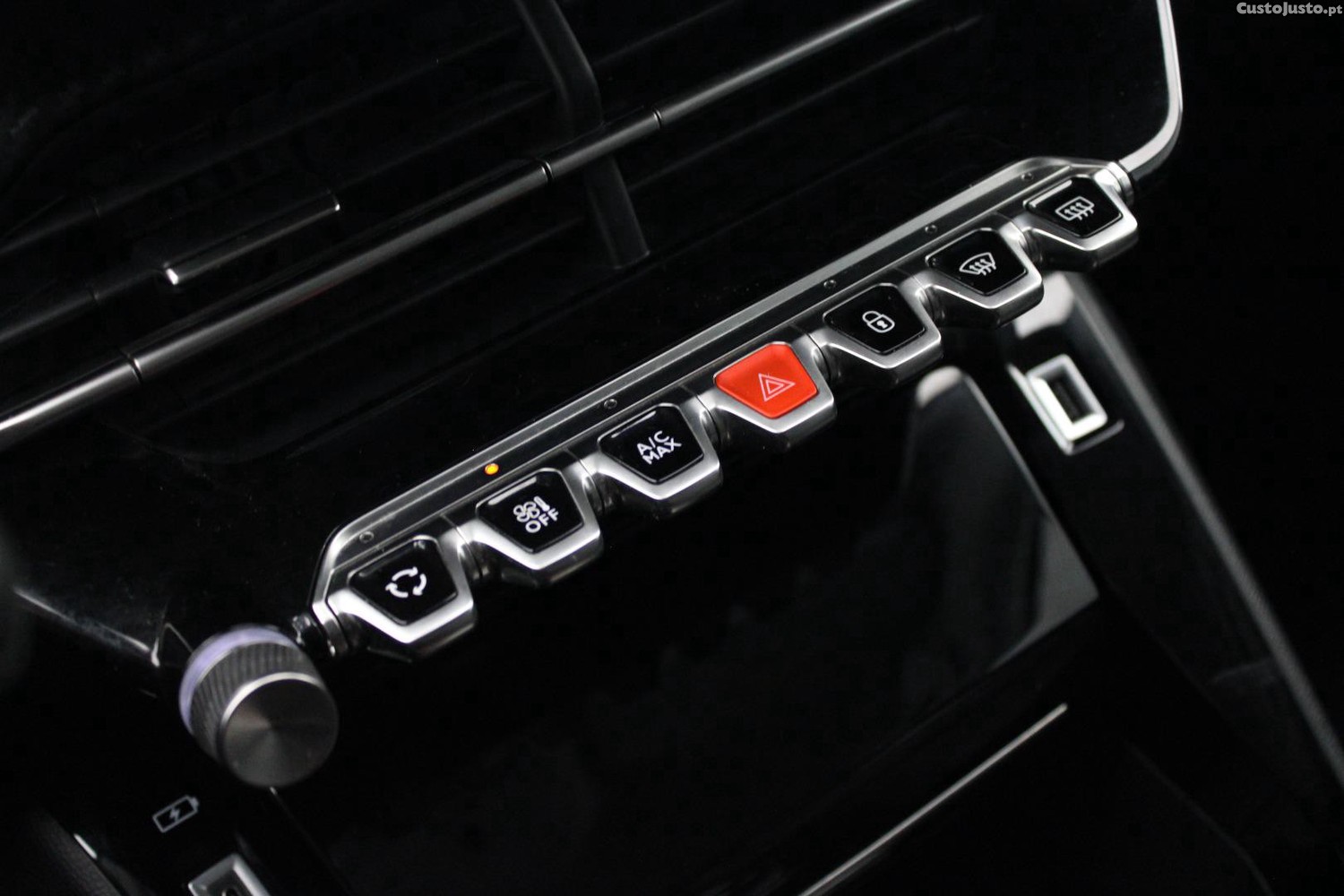 Peugeot e-2008 ALLURE — fotografia 16