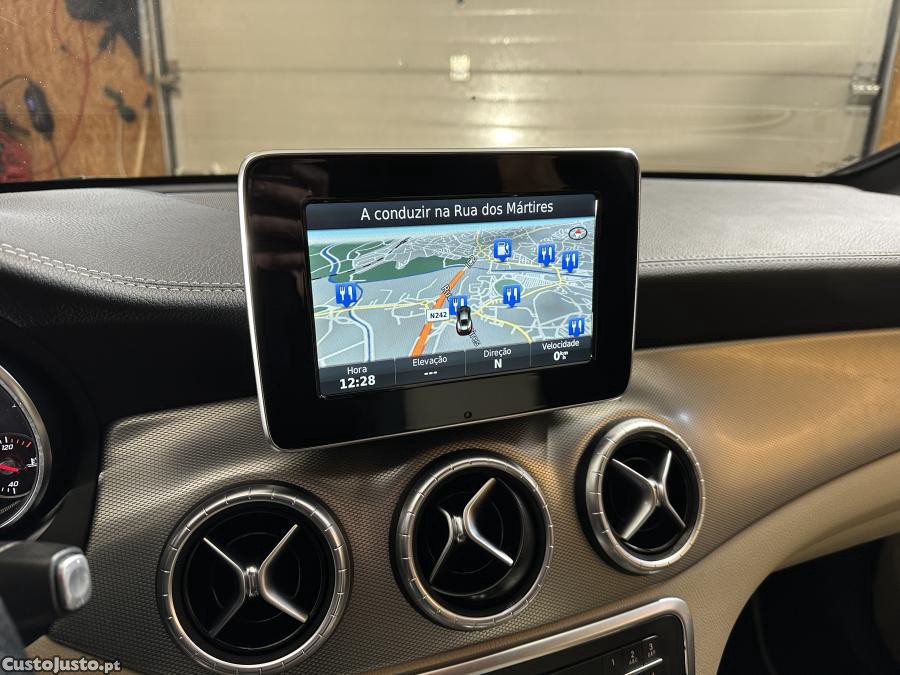 Mercedes-Benz CLA 180 d Shooting Brake — fotografia 9