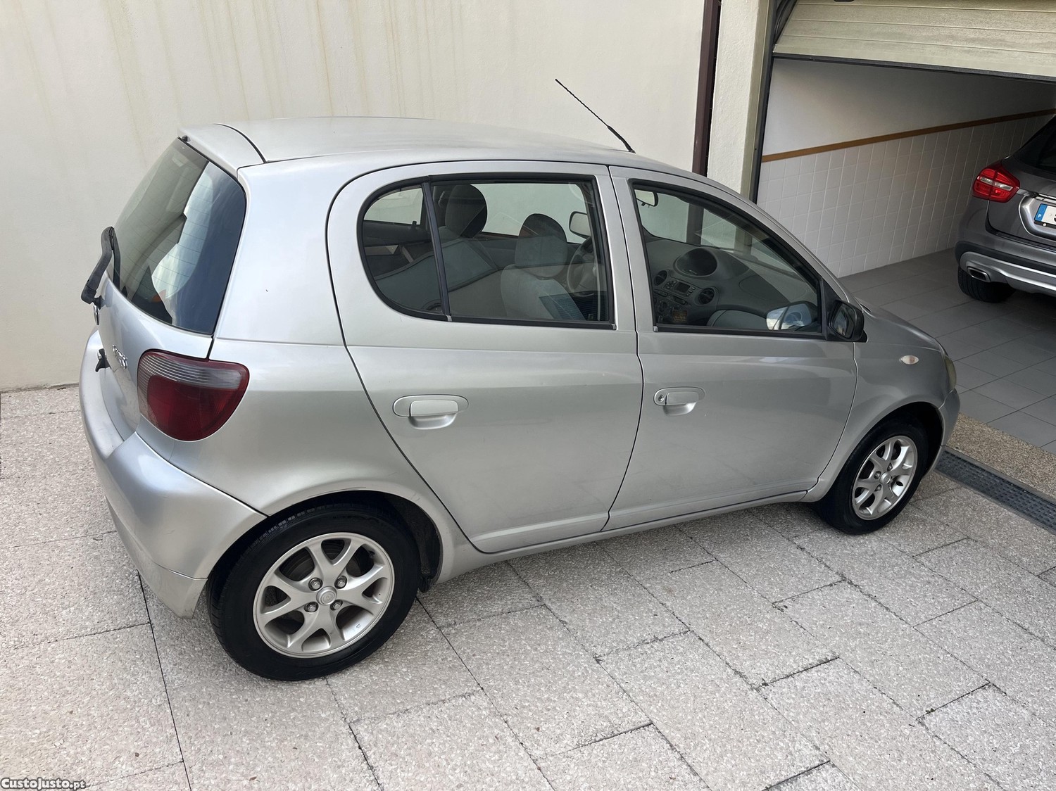 Toyota Yaris Yaris 1.0 Vvt-I - Nacional - Único Dono  - 99 foto 3