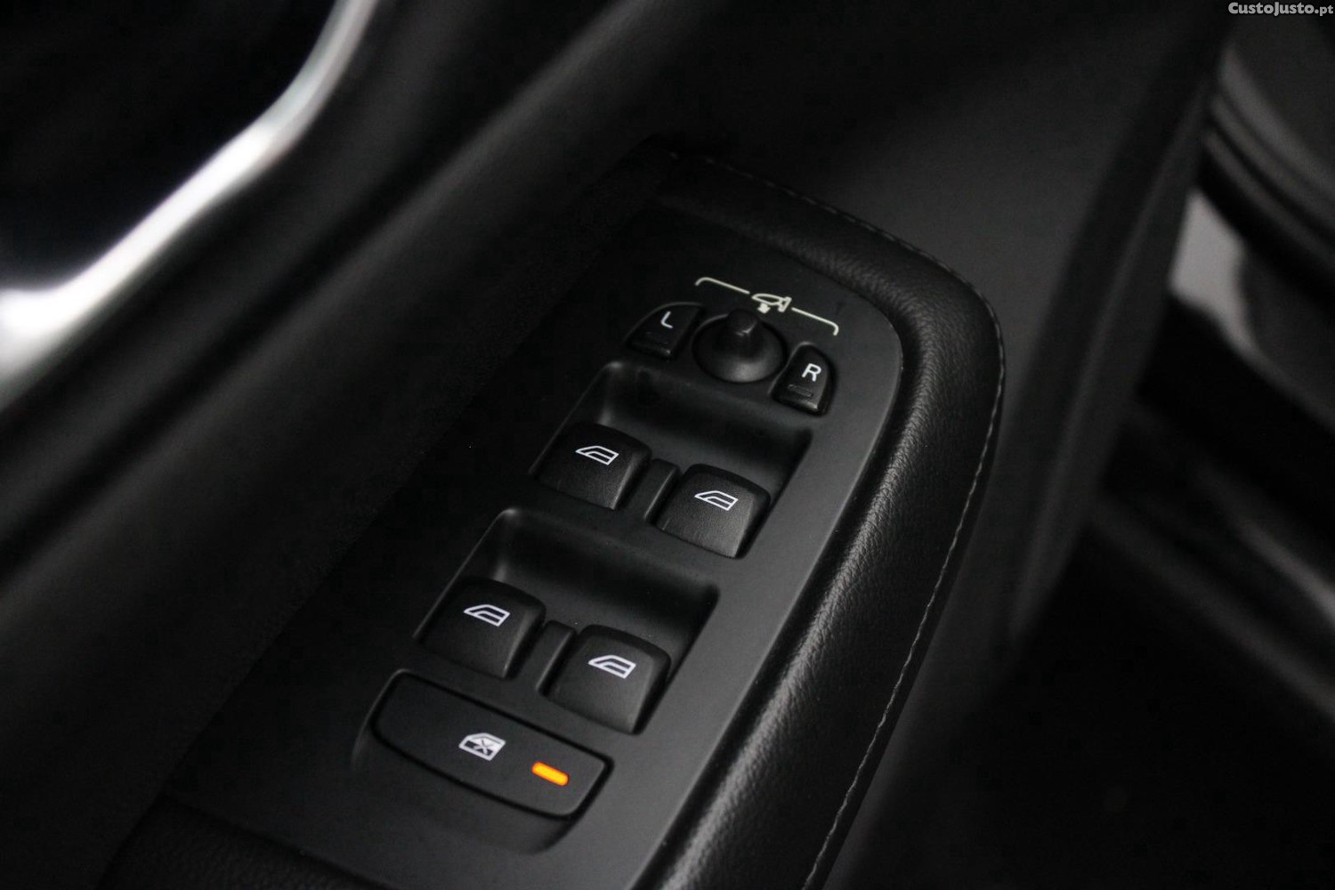 Volvo V60 2.0 D3 GEARTRONIC — fotografia 17