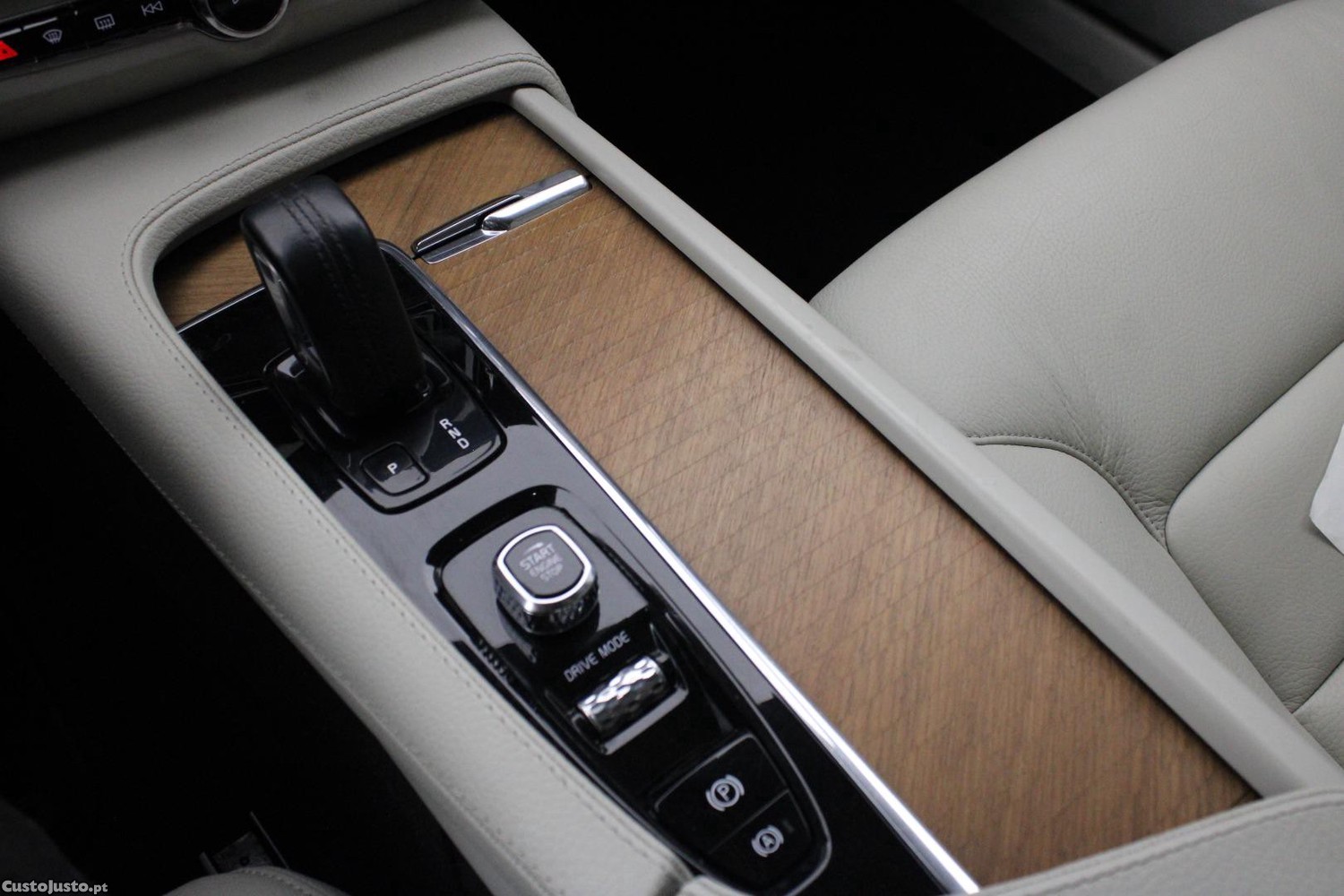 Volvo V90 2.0 B4 MOMENTUM PLUS GEARTRONIC — fotografia 28