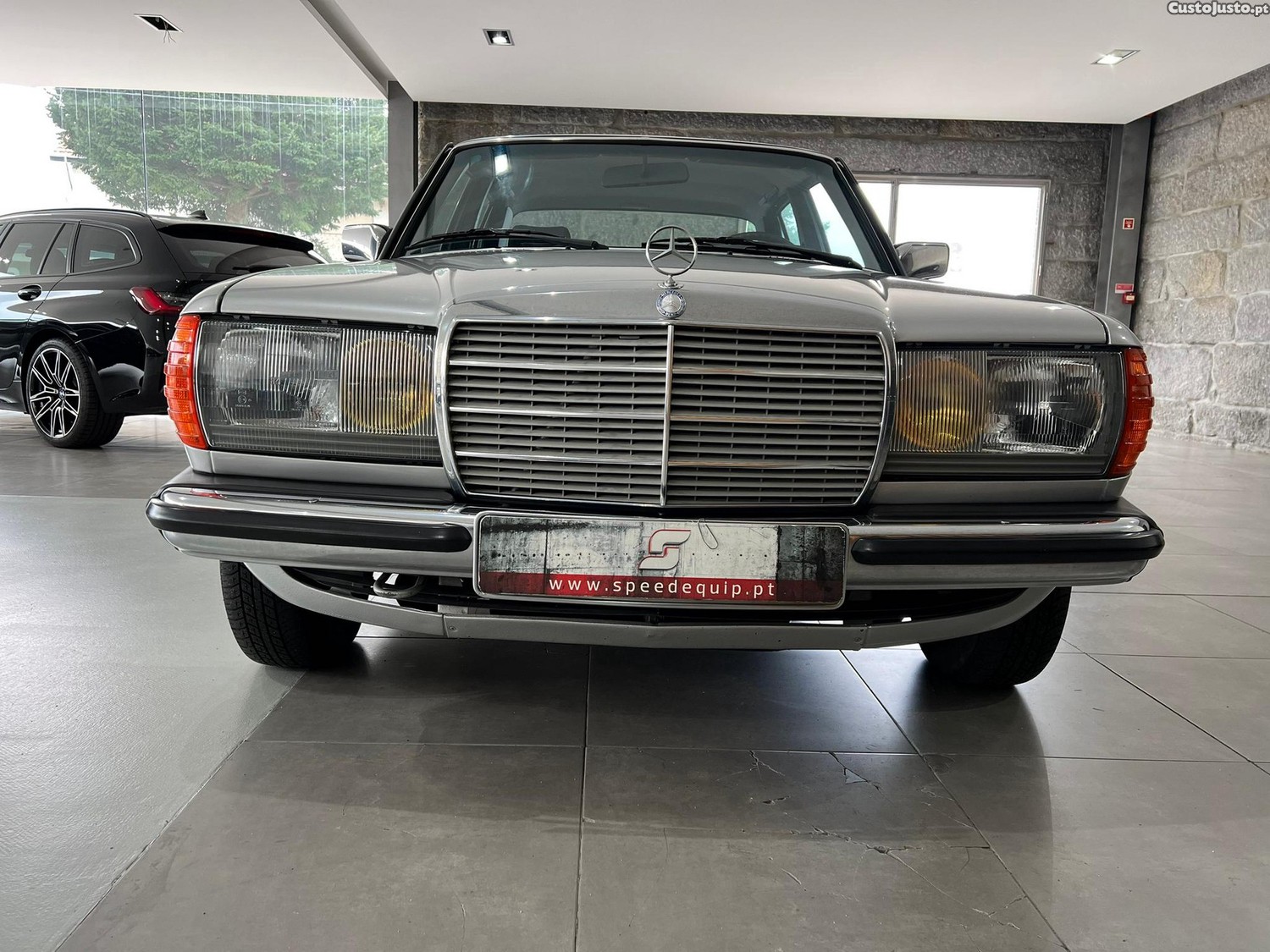 Mercedes-Benz 230 E — fotografia 19