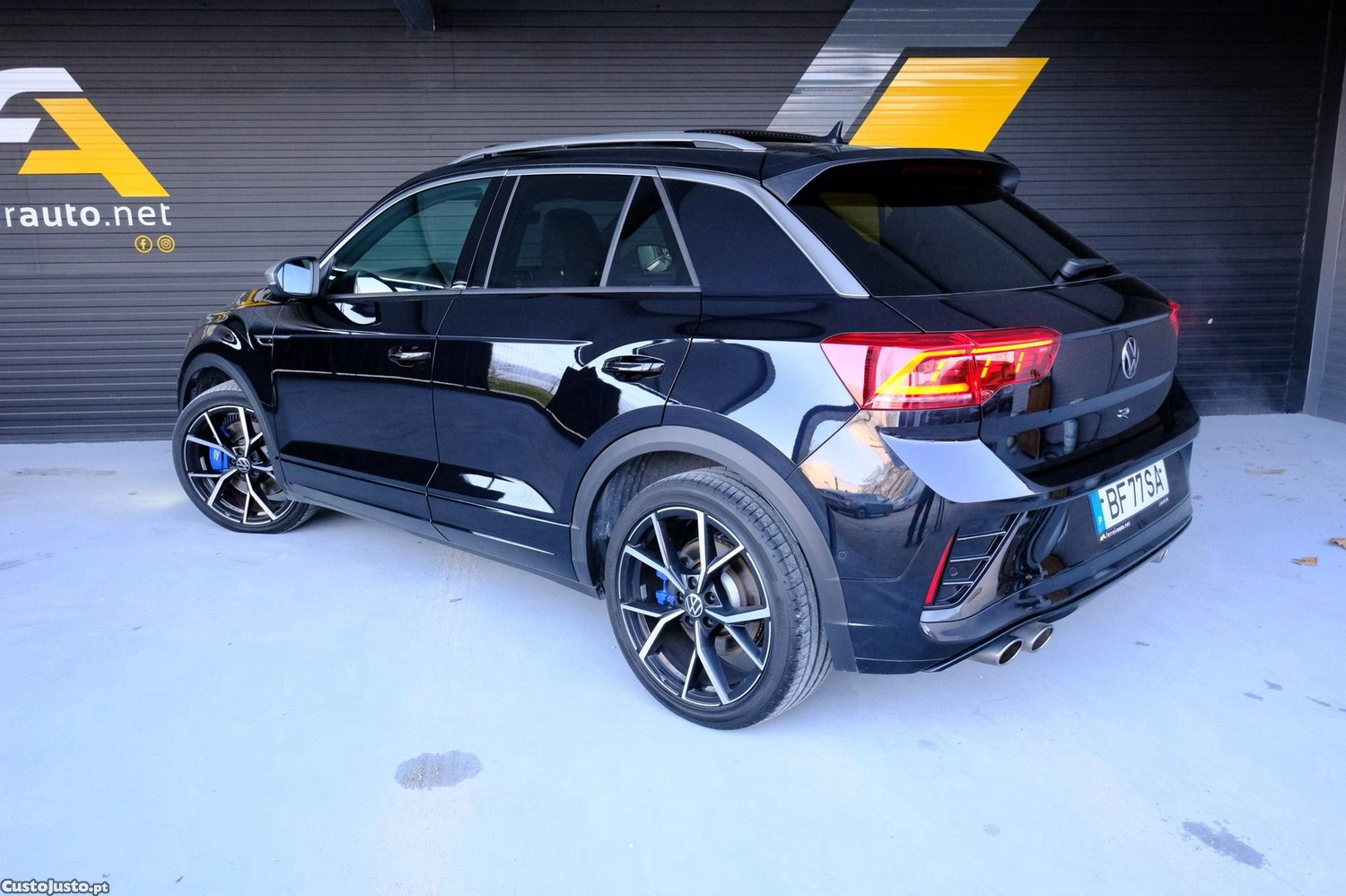 VW T-Roc 2.0 TSI R - 23 — photo 2