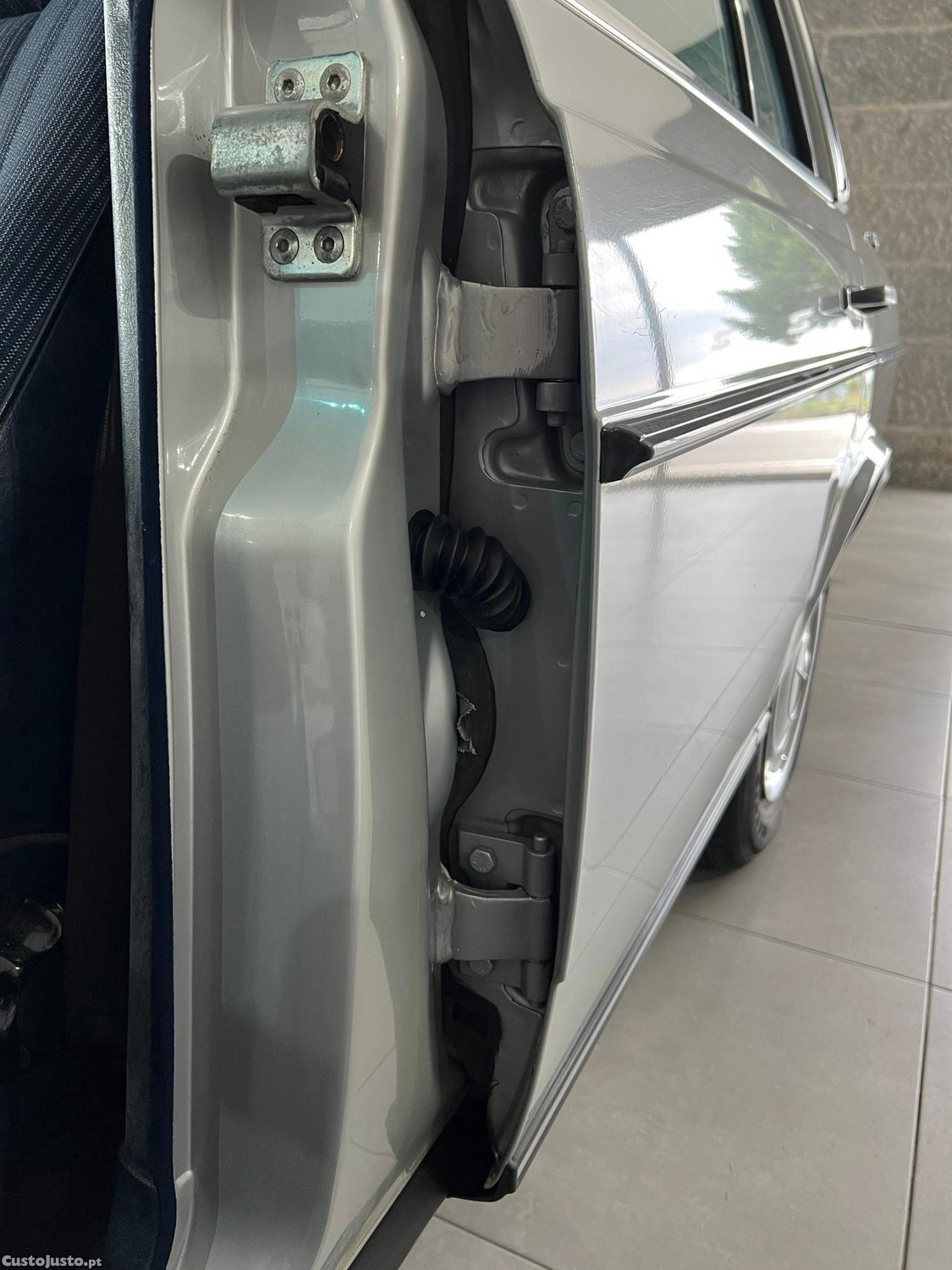 Mercedes-Benz 230 E — fotografia 3