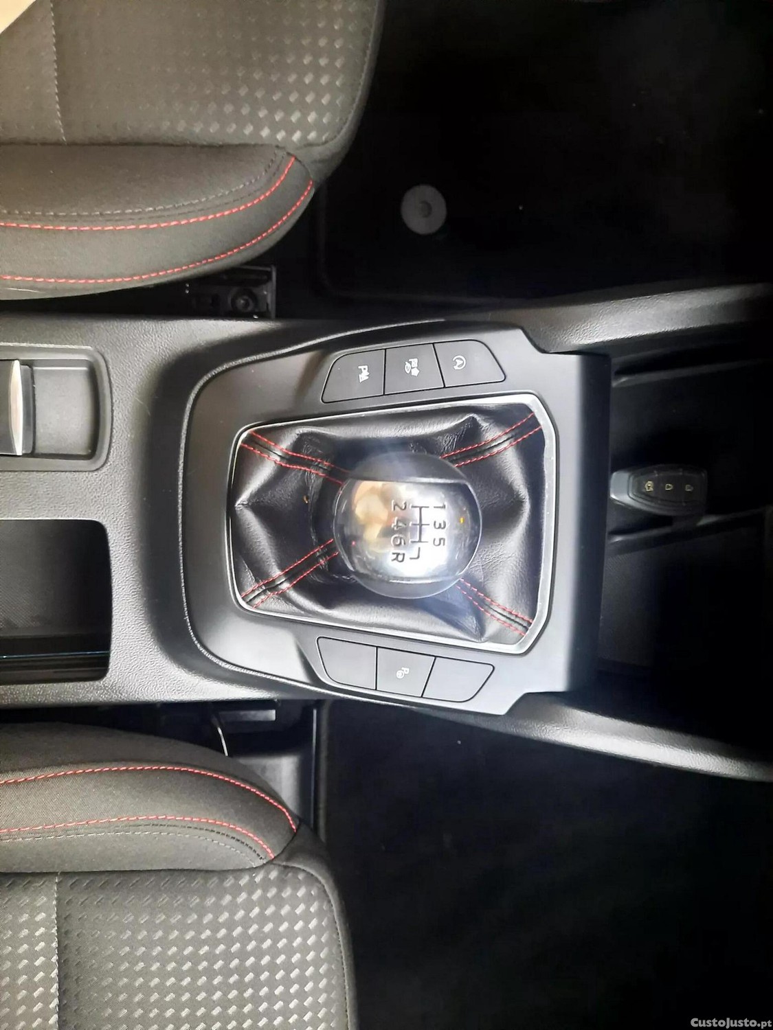 Ford Focus 1.0 EcoBoost MHEV ST-Line — fotografia 5