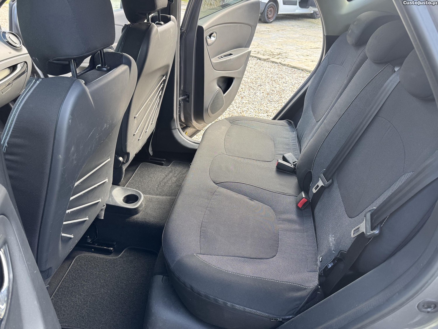 Renault Captur 1.5 DCI 90 CV - 14 — photo 5