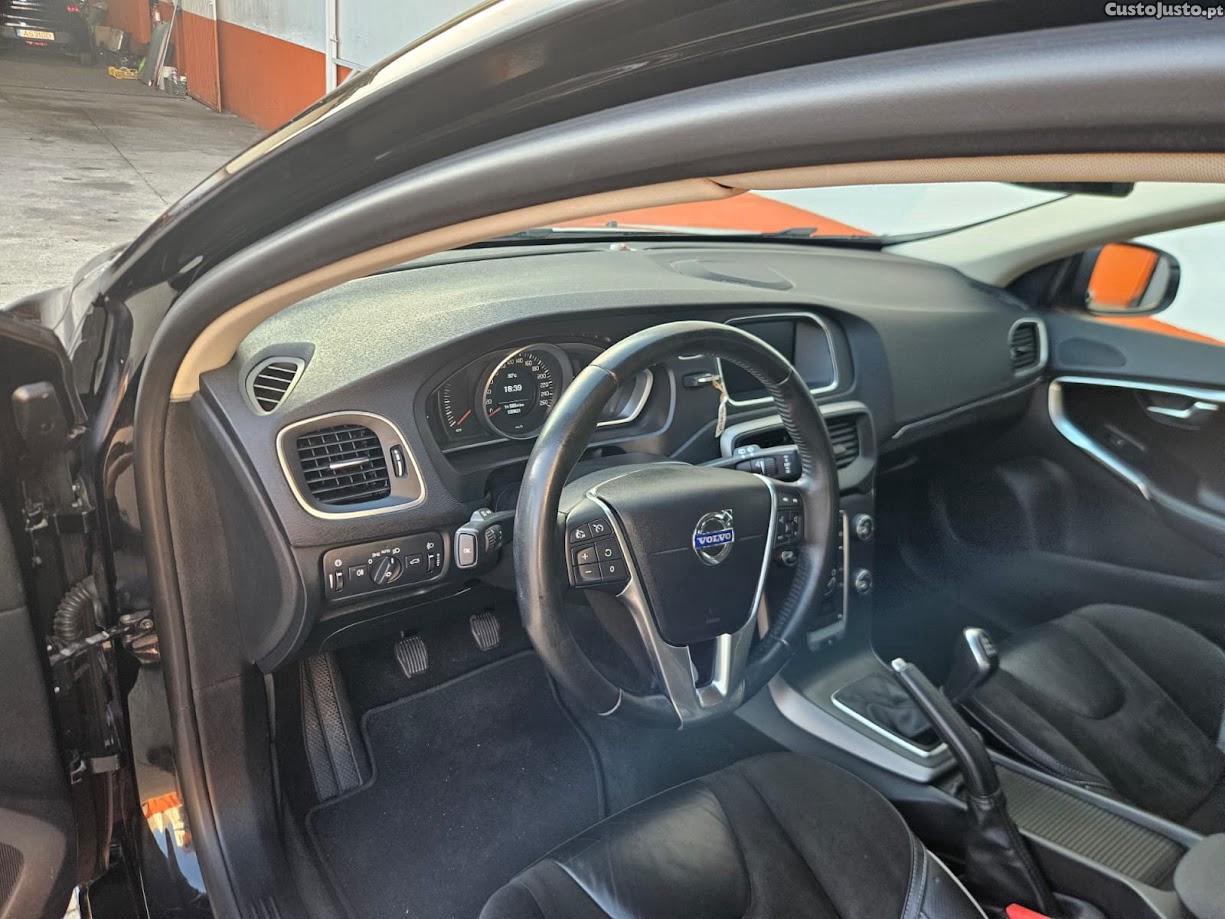 Volvo V40 R-DESIGN — fotografia 9