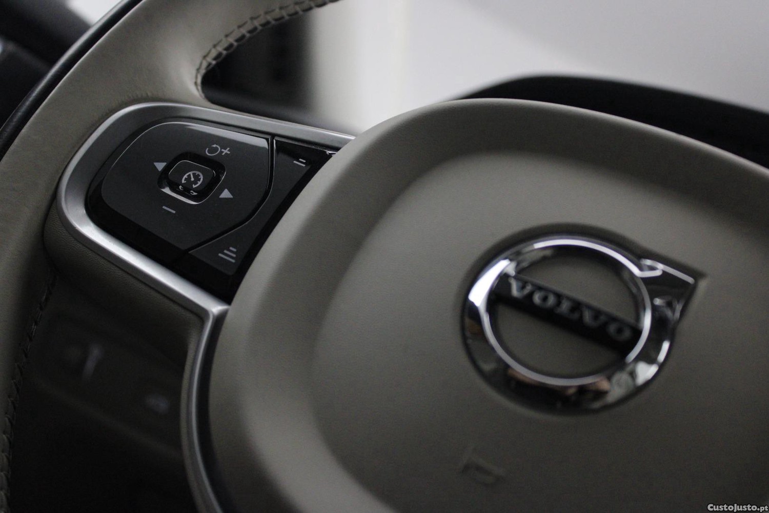 Volvo V90 2.0 B4 MOMENTUM PLUS GEARTRONIC — fotografia 38