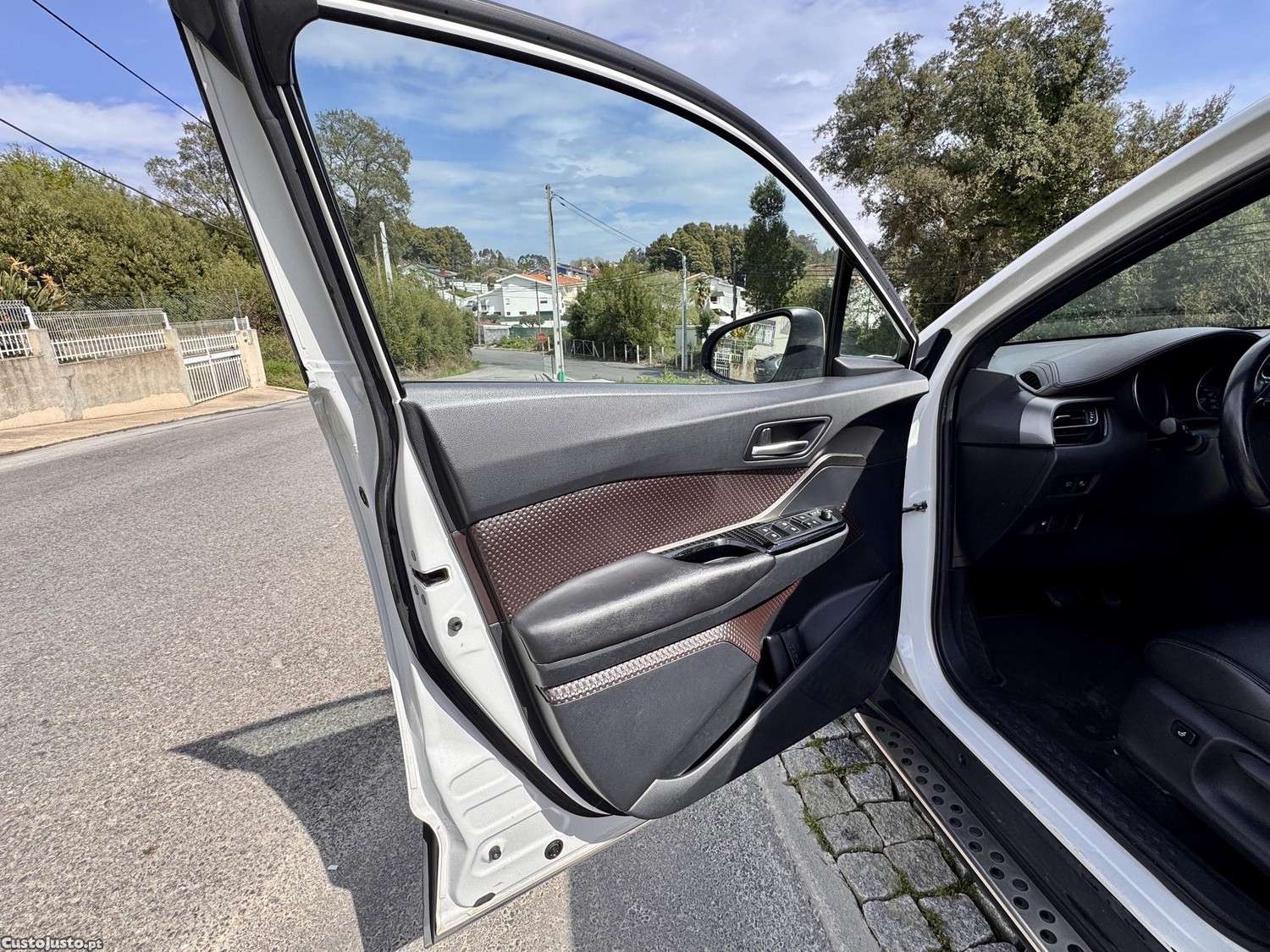 Toyota C-HR 1.8 — fotografia 3