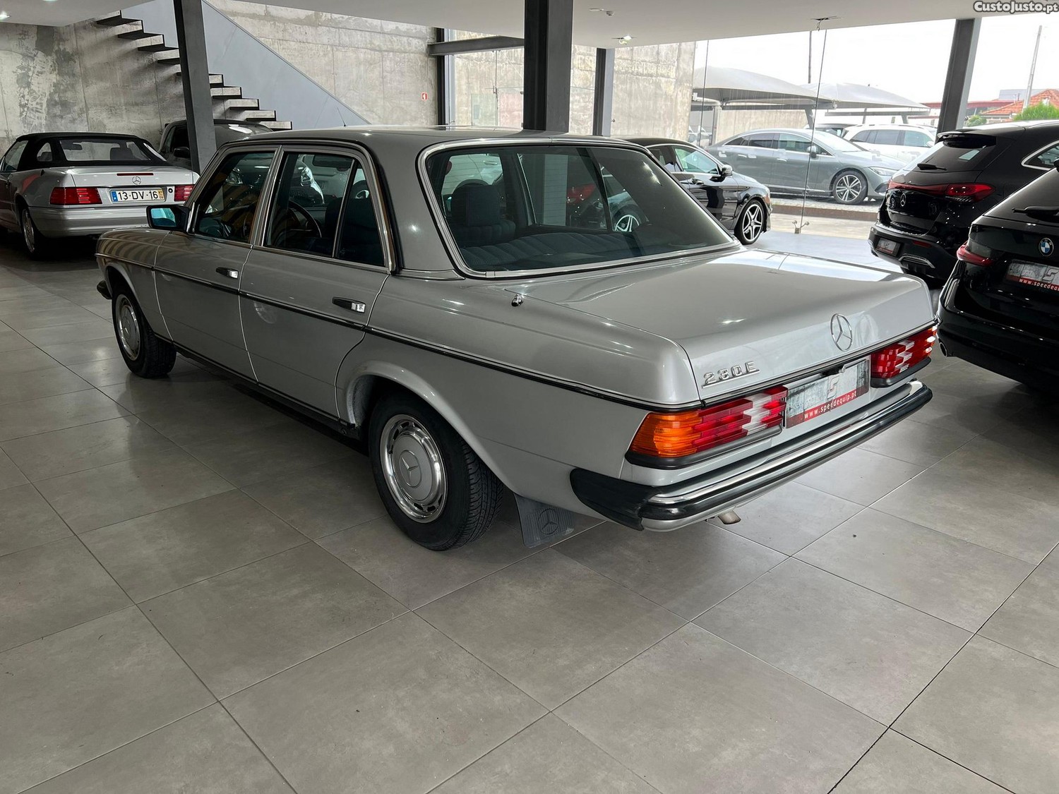 Mercedes-Benz 230 E — fotografia 18