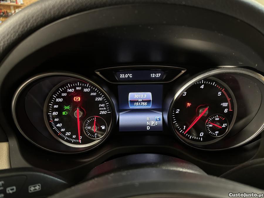 Mercedes-Benz CLA 180 d Shooting Brake — fotografia 10