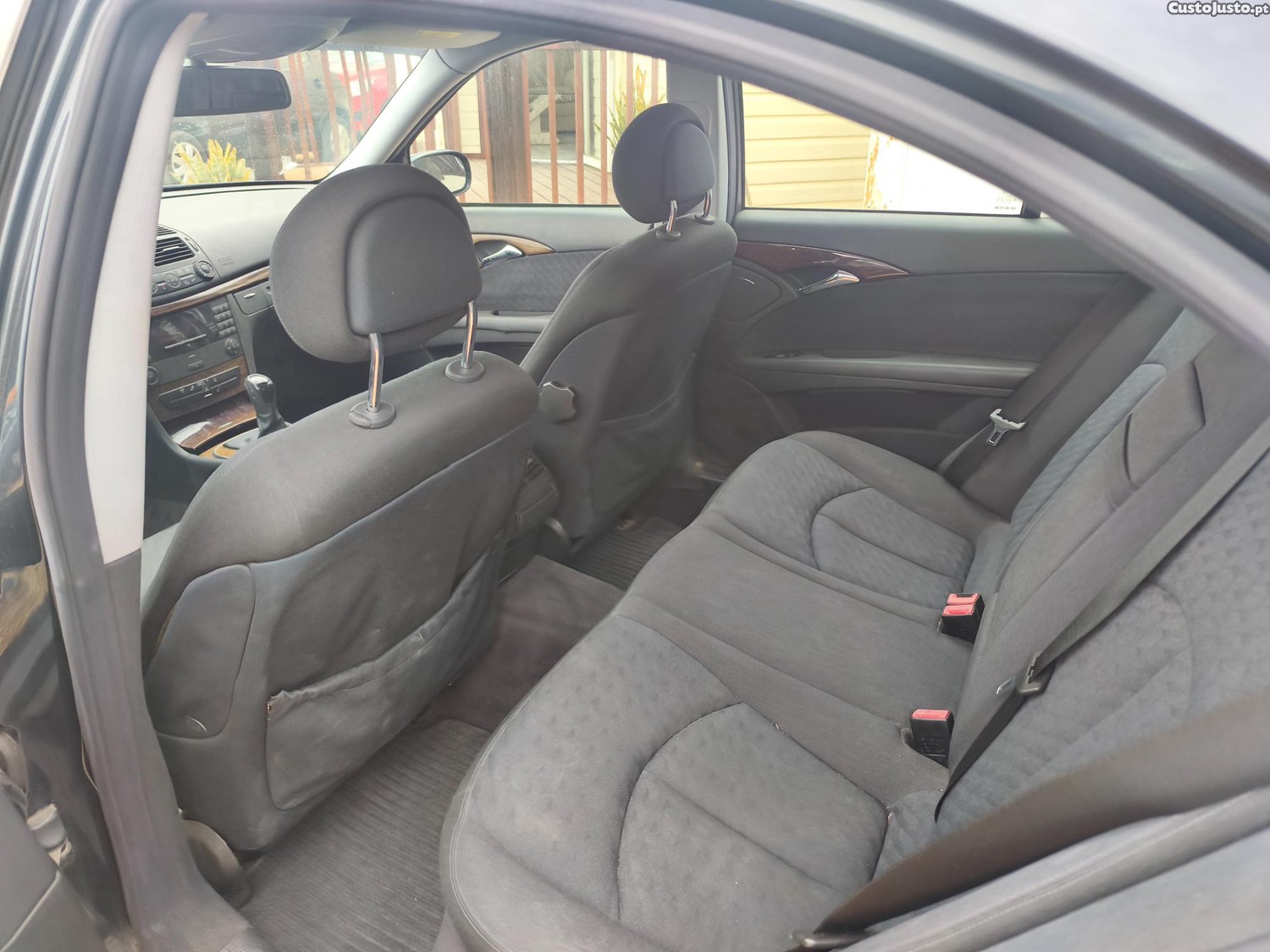Mercedes-Benz E 220 Classic — fotografia 5
