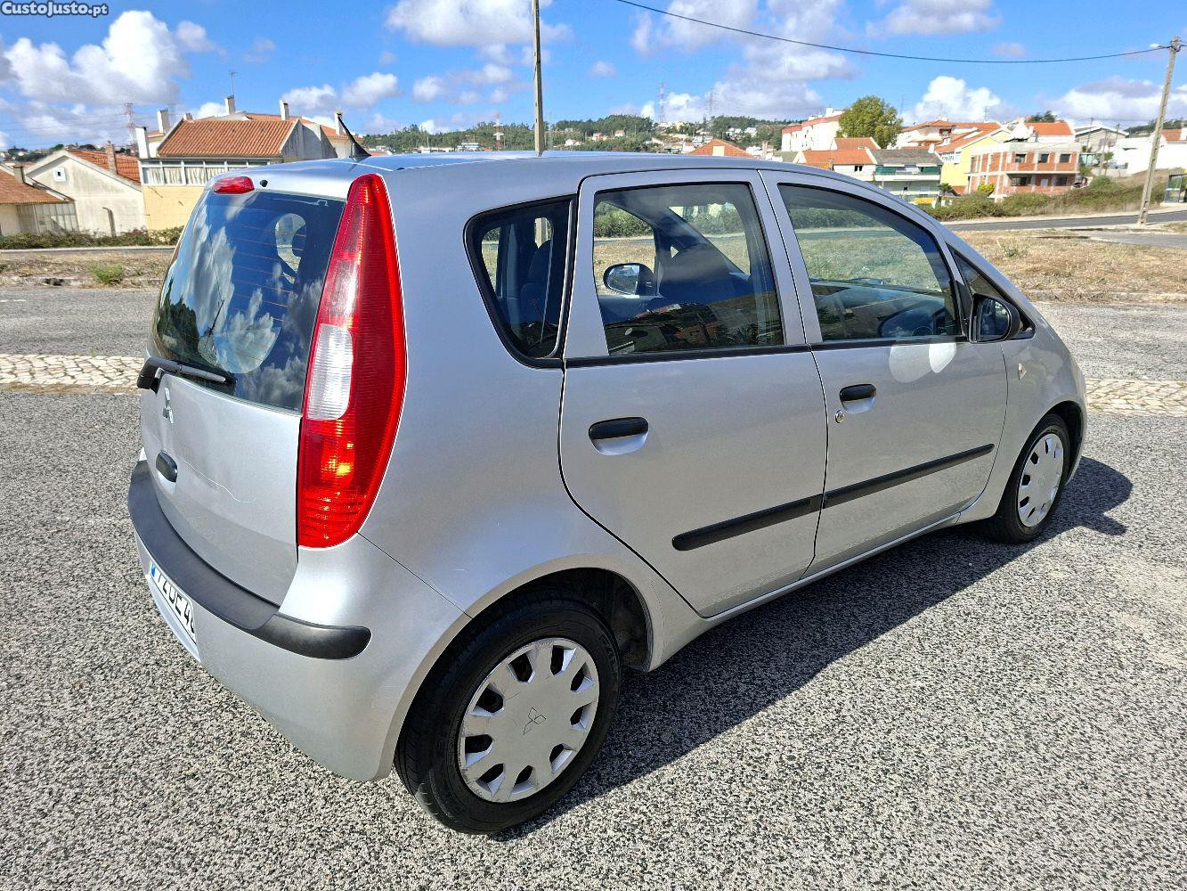 Mitsubishi Colt 1.1i Invite 75cv 2007 - 07 foto 4