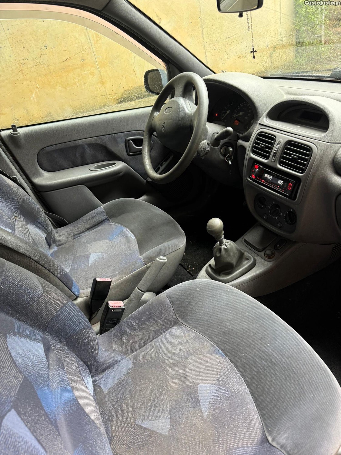 Renault Clio 1.2 8V — fotografia 2
