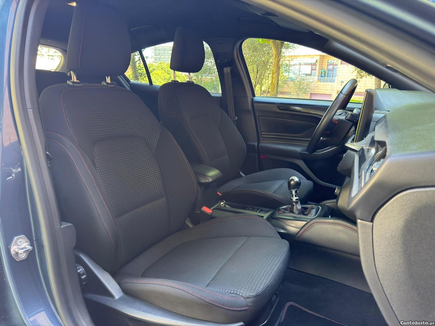 Ford Focus 1.0 Ecoboost Hybrid ST-Line — fotografia 5