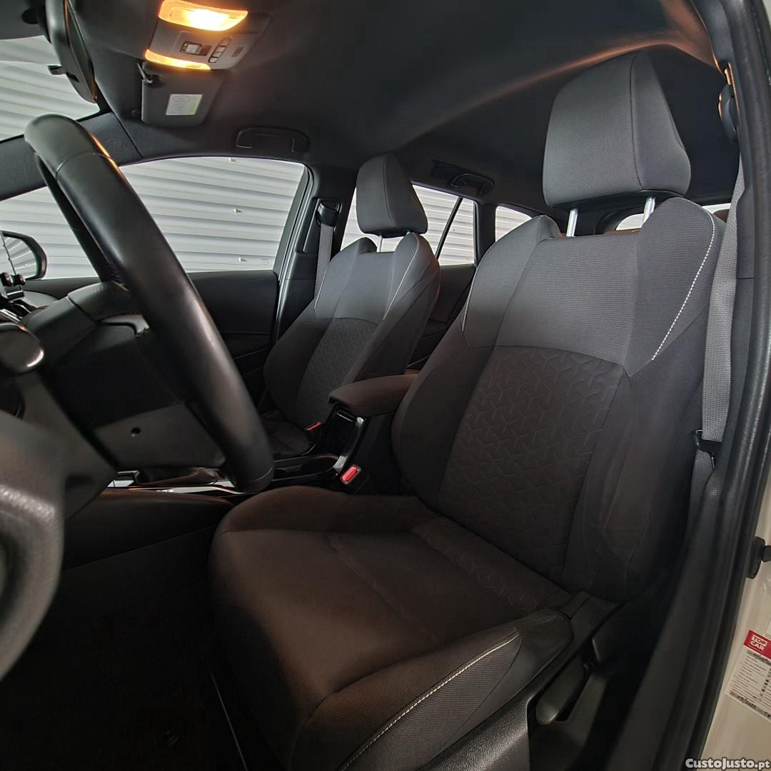Toyota Corolla 1.8 Hybrid Comfort — fotografia 12
