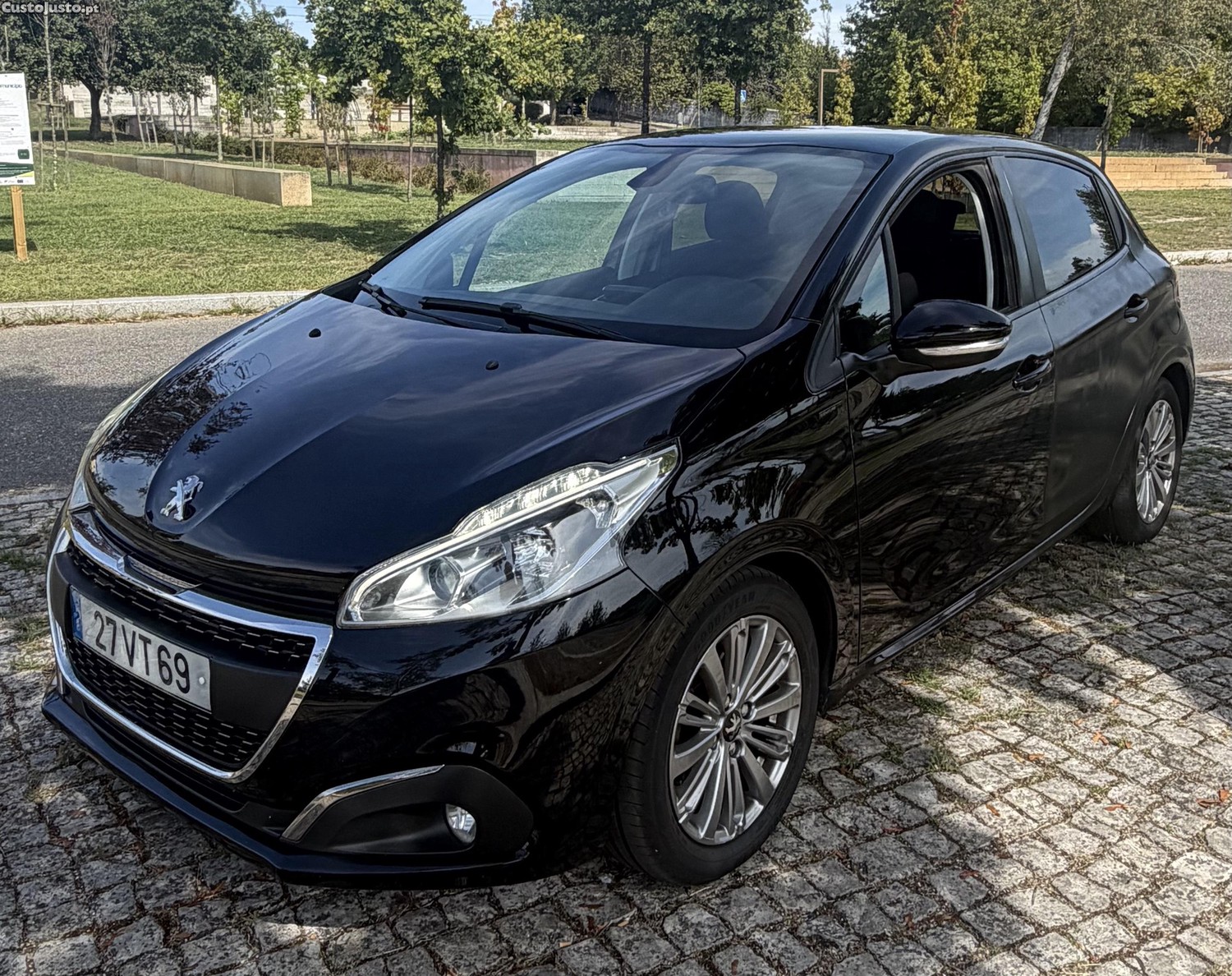 Peugeot 208 1.5Hdi allure — photo 2