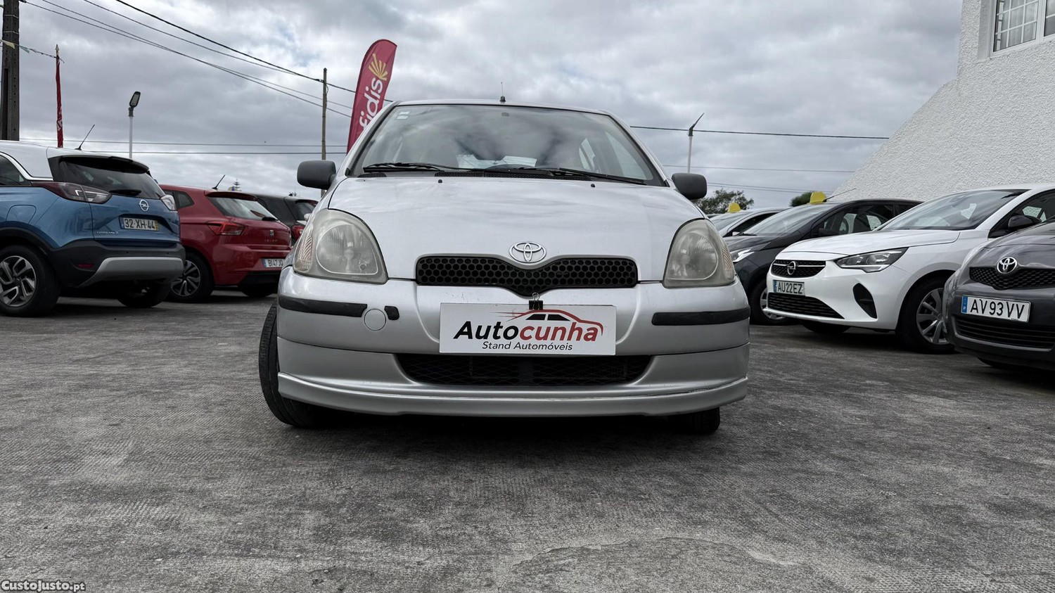 Toyota Yaris 1.0 SOL - 00 foto 2
