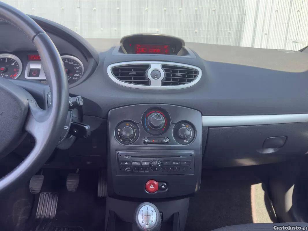 Renault Clio 1.5 dci dynamique s — fotografia 5