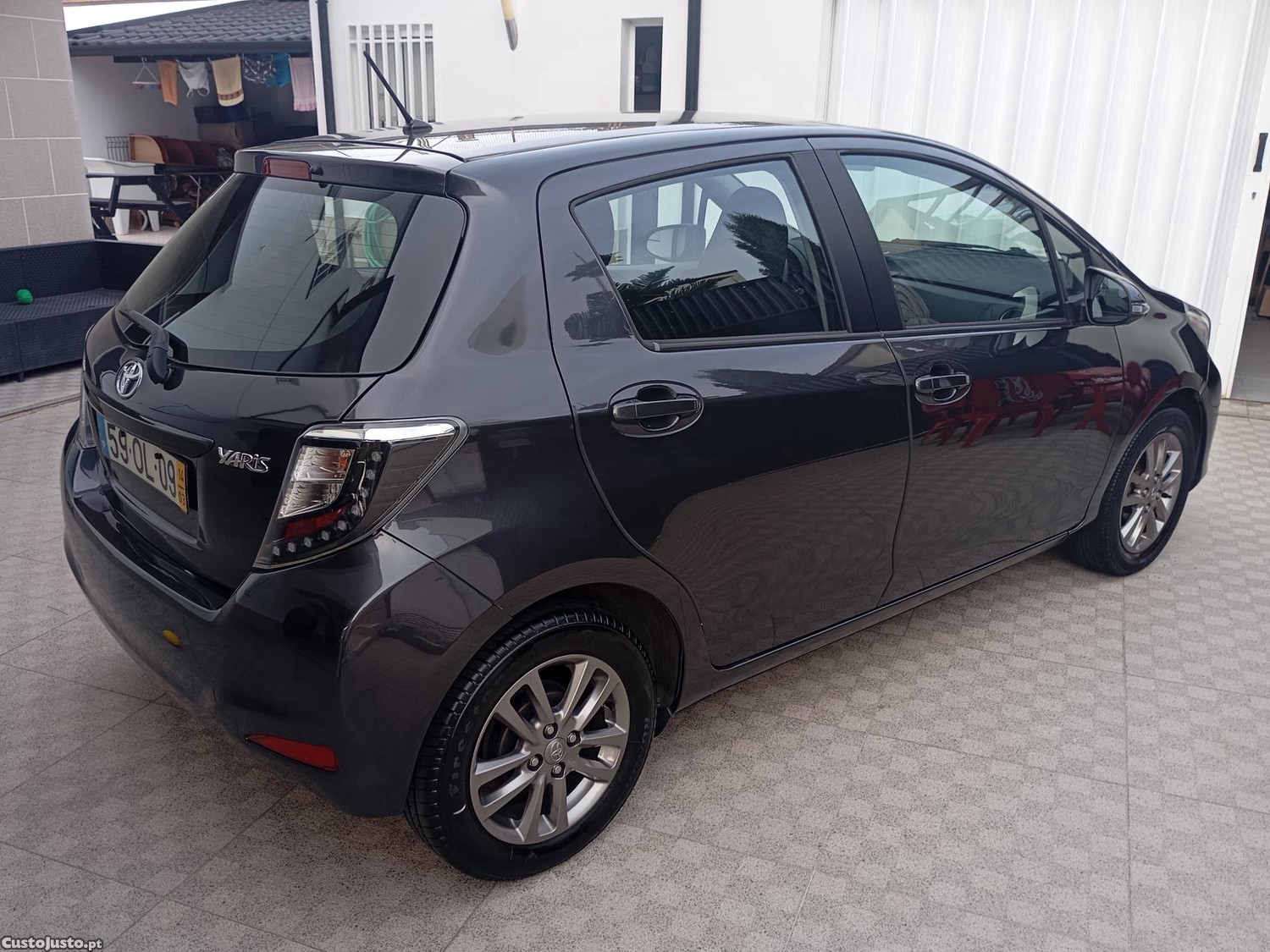Toyota Yaris Active — photo 3