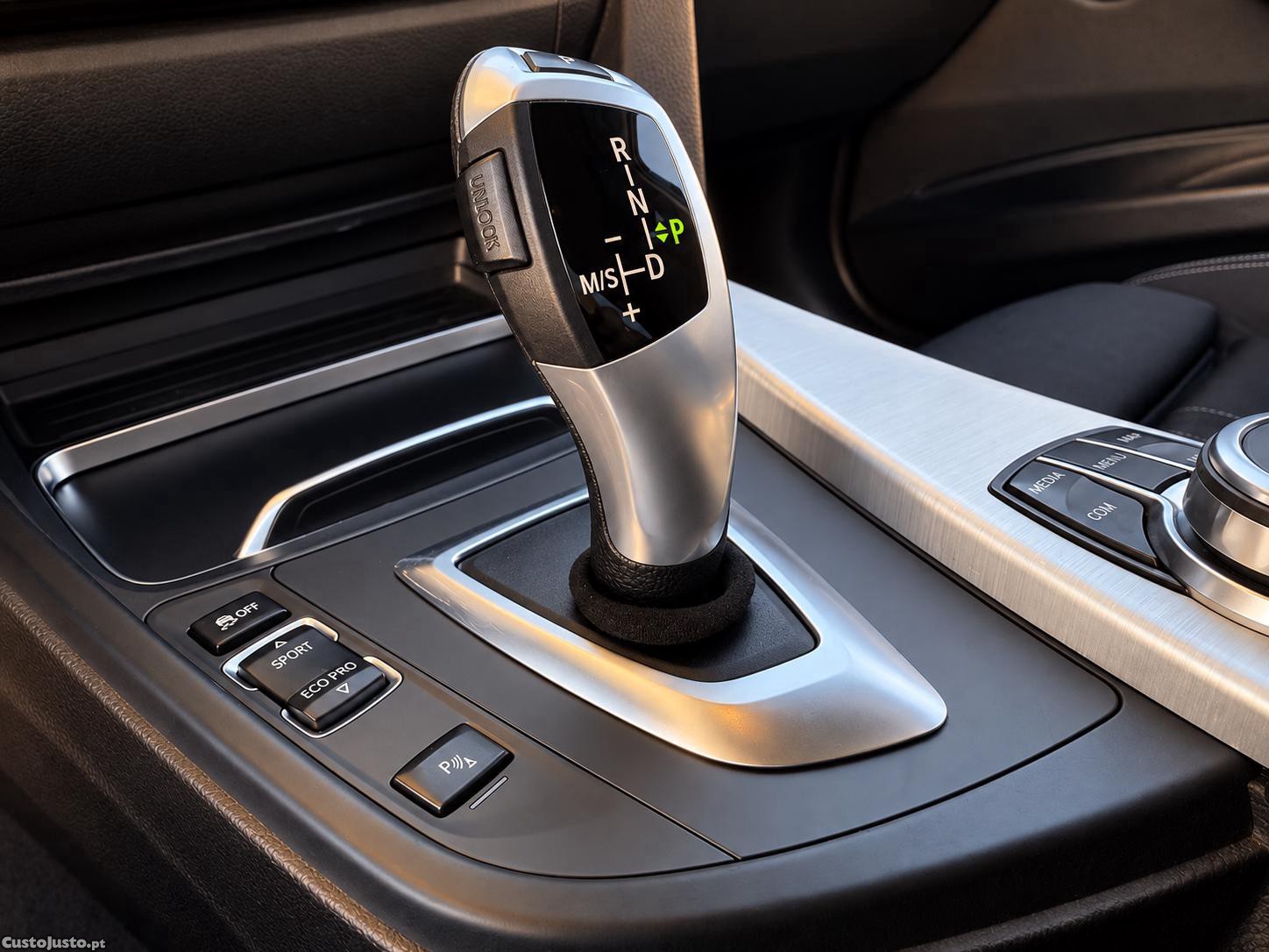 BMW 318 D Touring Line Sport Auto — fotografia 6