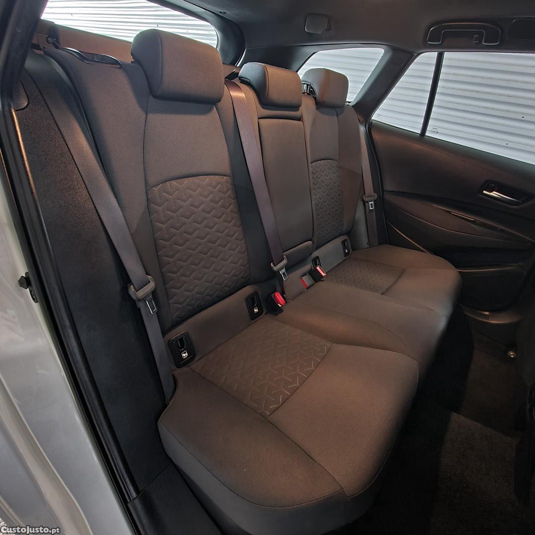 Toyota Corolla 1.8 Hybrid Comfort — fotografia 3