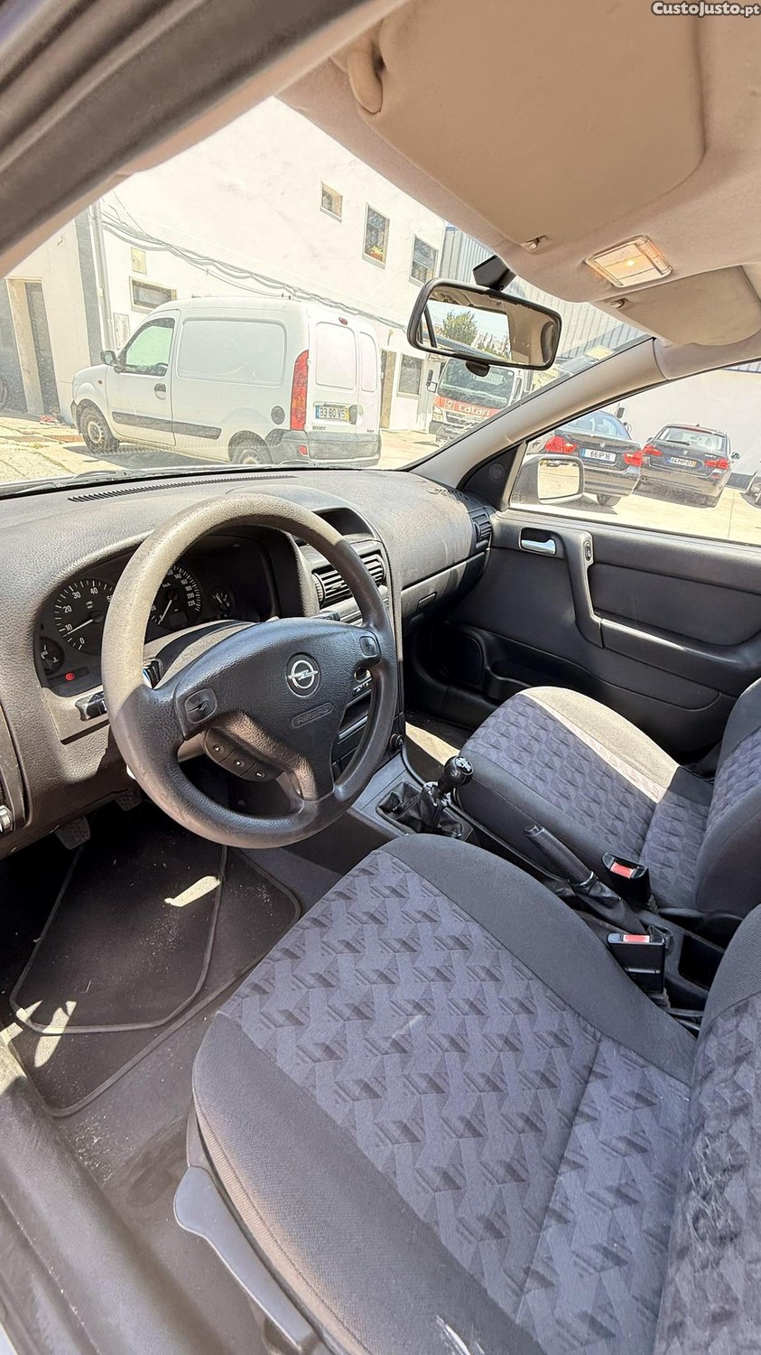 Opel Astra 1.4i de 2002 — fotografia 4
