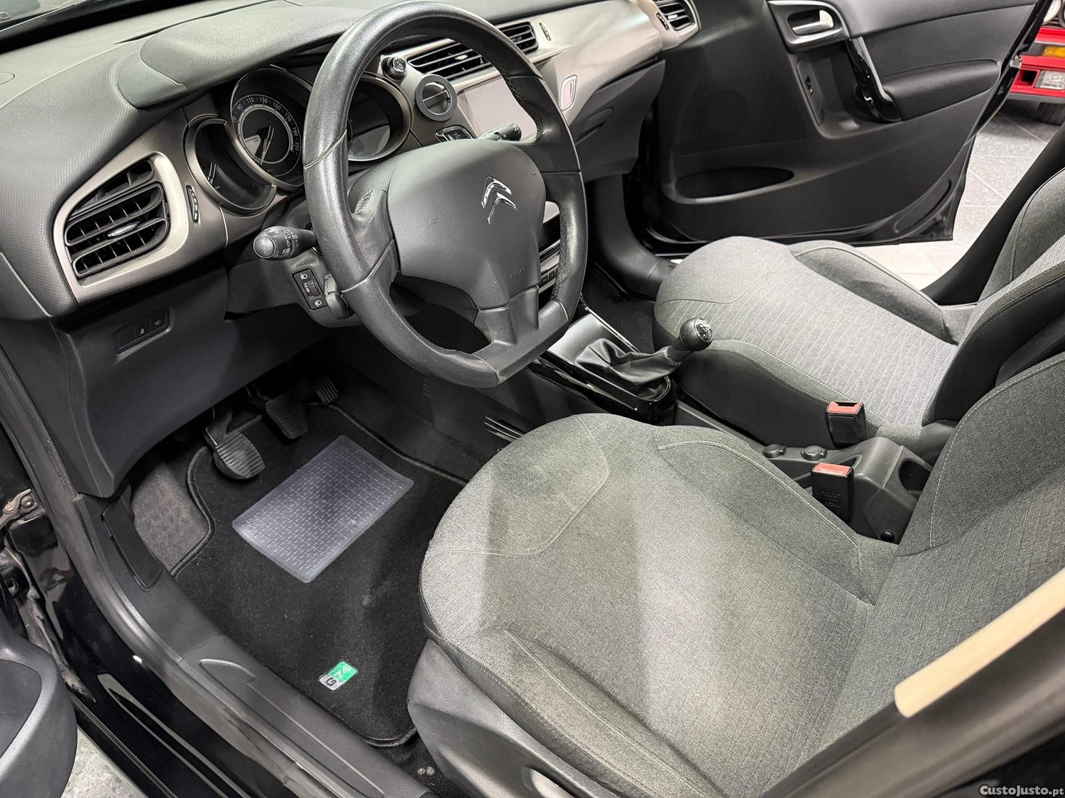 Citroën C3 1.6 BlueHDi Exclusive — fotografia 13