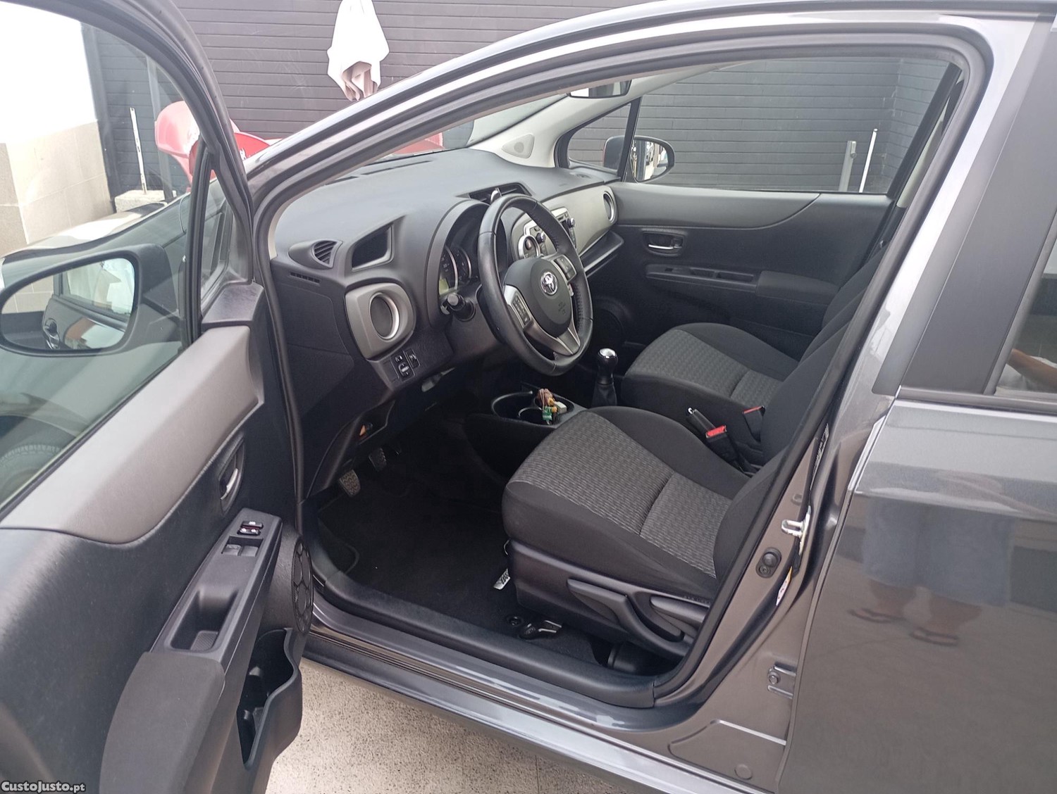Toyota Yaris Active — photo 4
