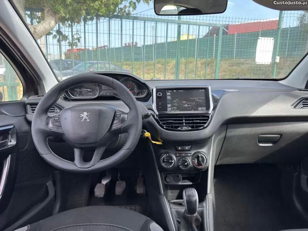 Peugeot 208 1.6 bluehdi style — photo 5