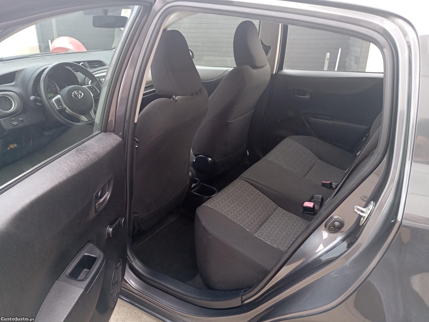 Toyota Yaris Active — photo 5