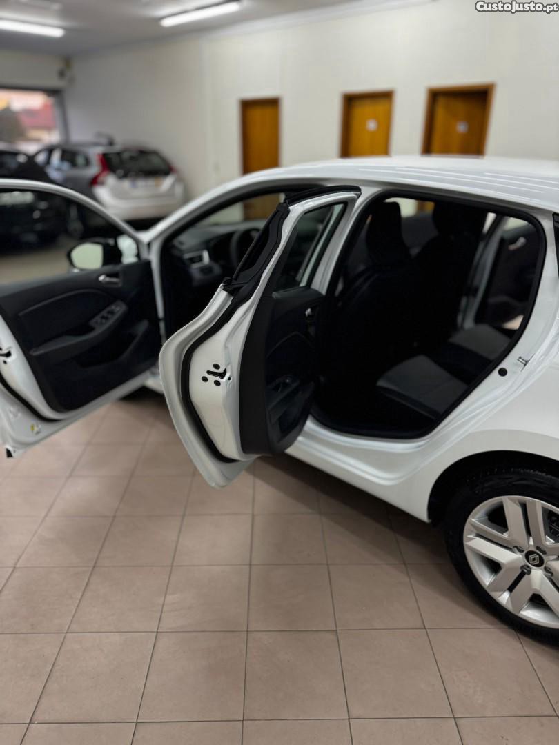 Renault Clio 1.0 TCe Evolution — fotografia 9