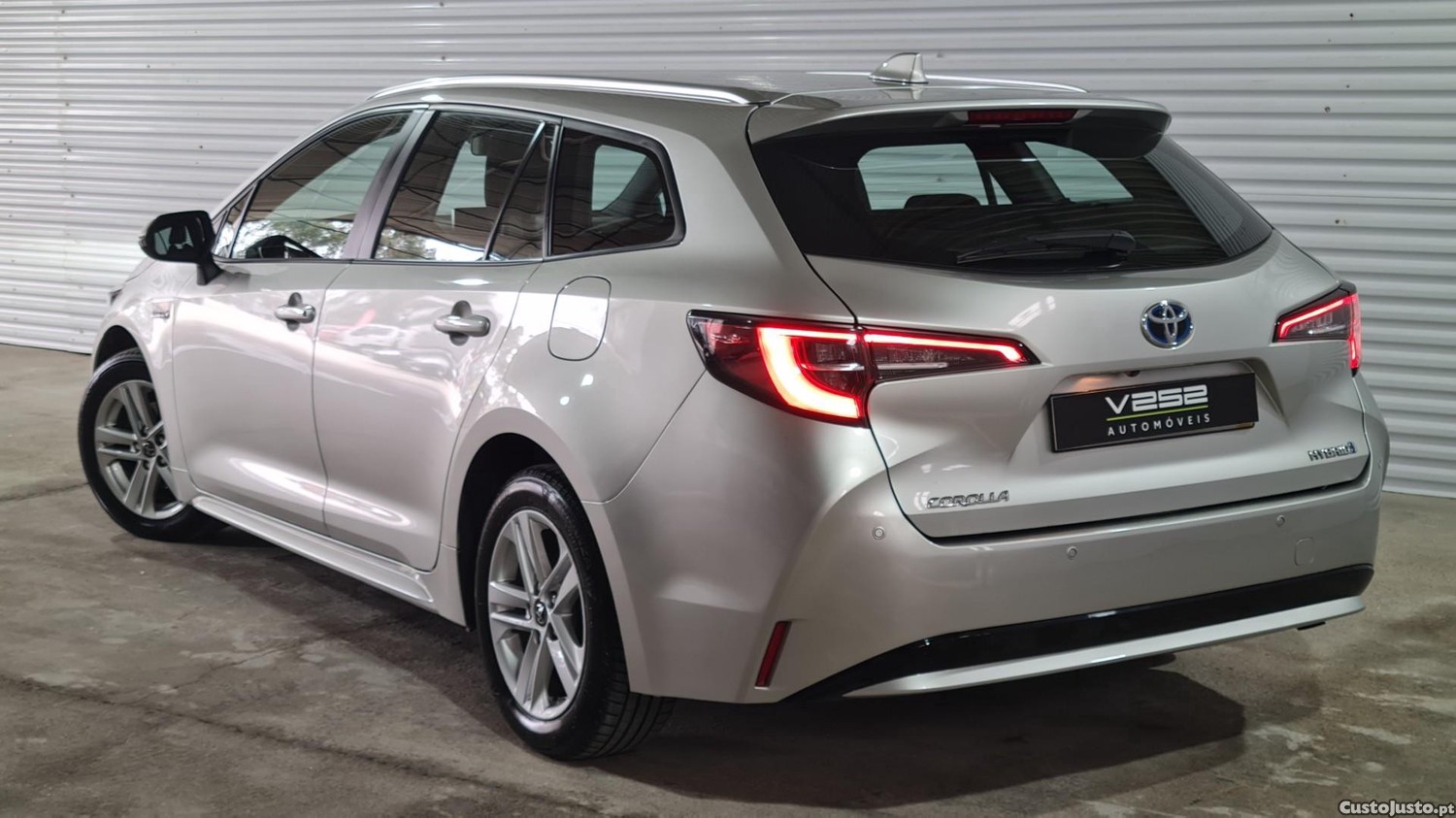 Toyota Corolla 1.8 Hybrid Comfort — fotografia 18