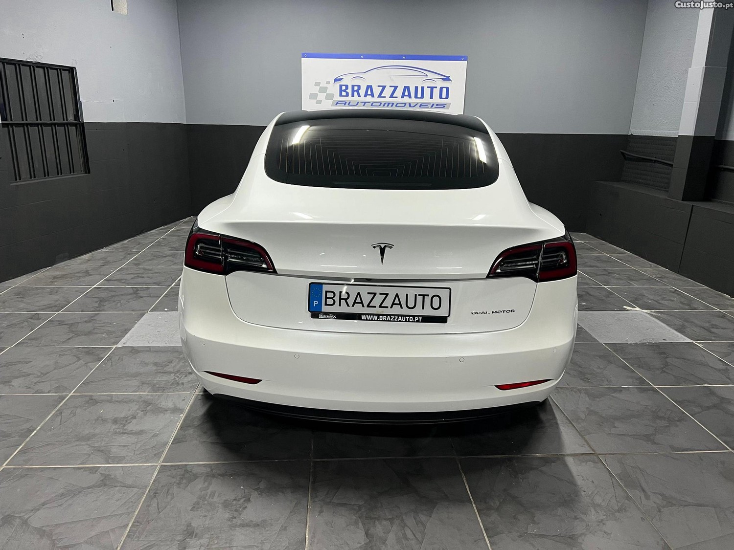 Tesla Model 3 Long-Range Dual Motor AWD — fotografia 12