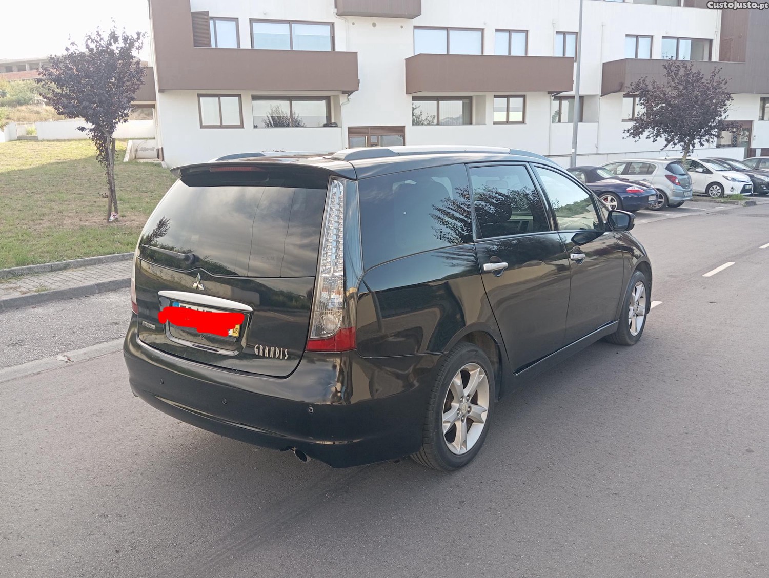 Mitsubishi Grandis 2.0tdi 140 CV 7 lugares - 09 — photo 4