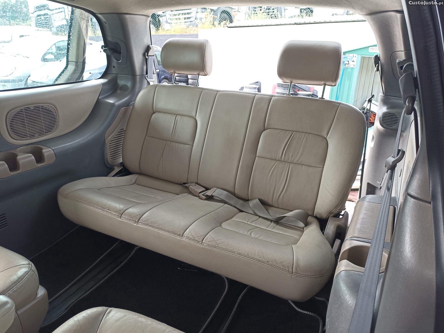 Kia Carnival 2.9 CRDI 7 Lug — fotografia 2