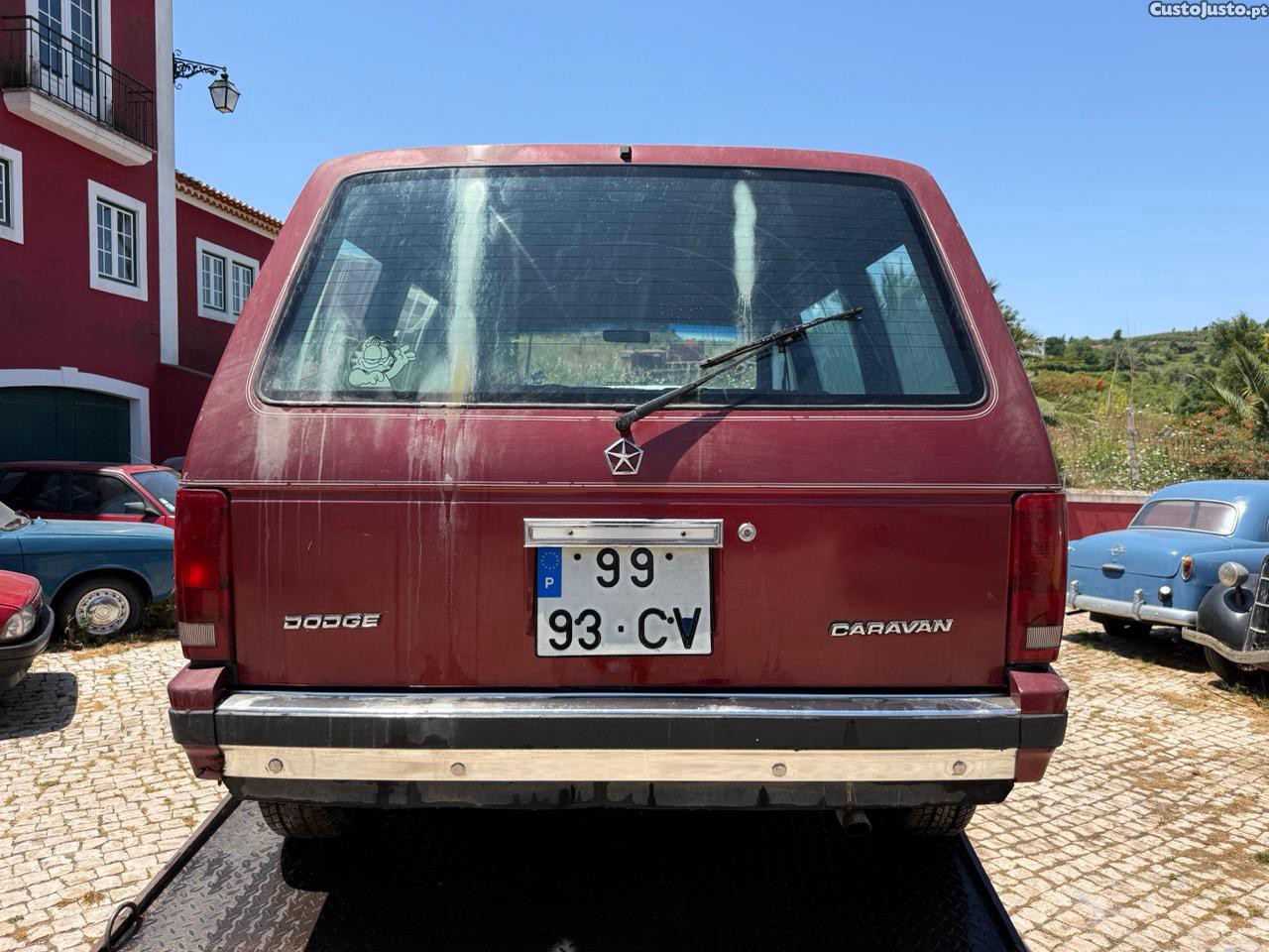 Dodge Caravan 1987 — fotografia 18