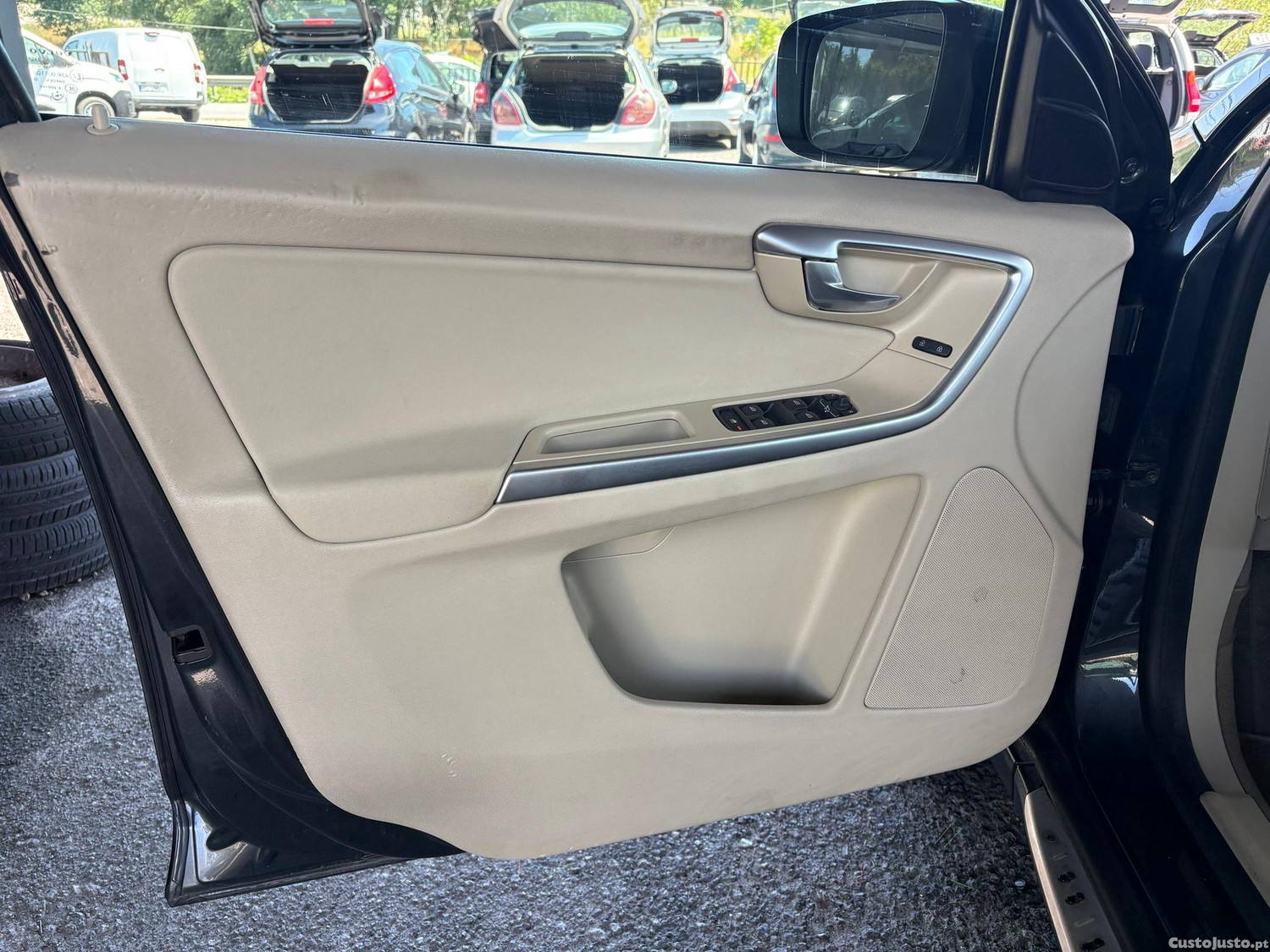 Volvo XC 60 2.4 D Drive Momentum — fotografia 14